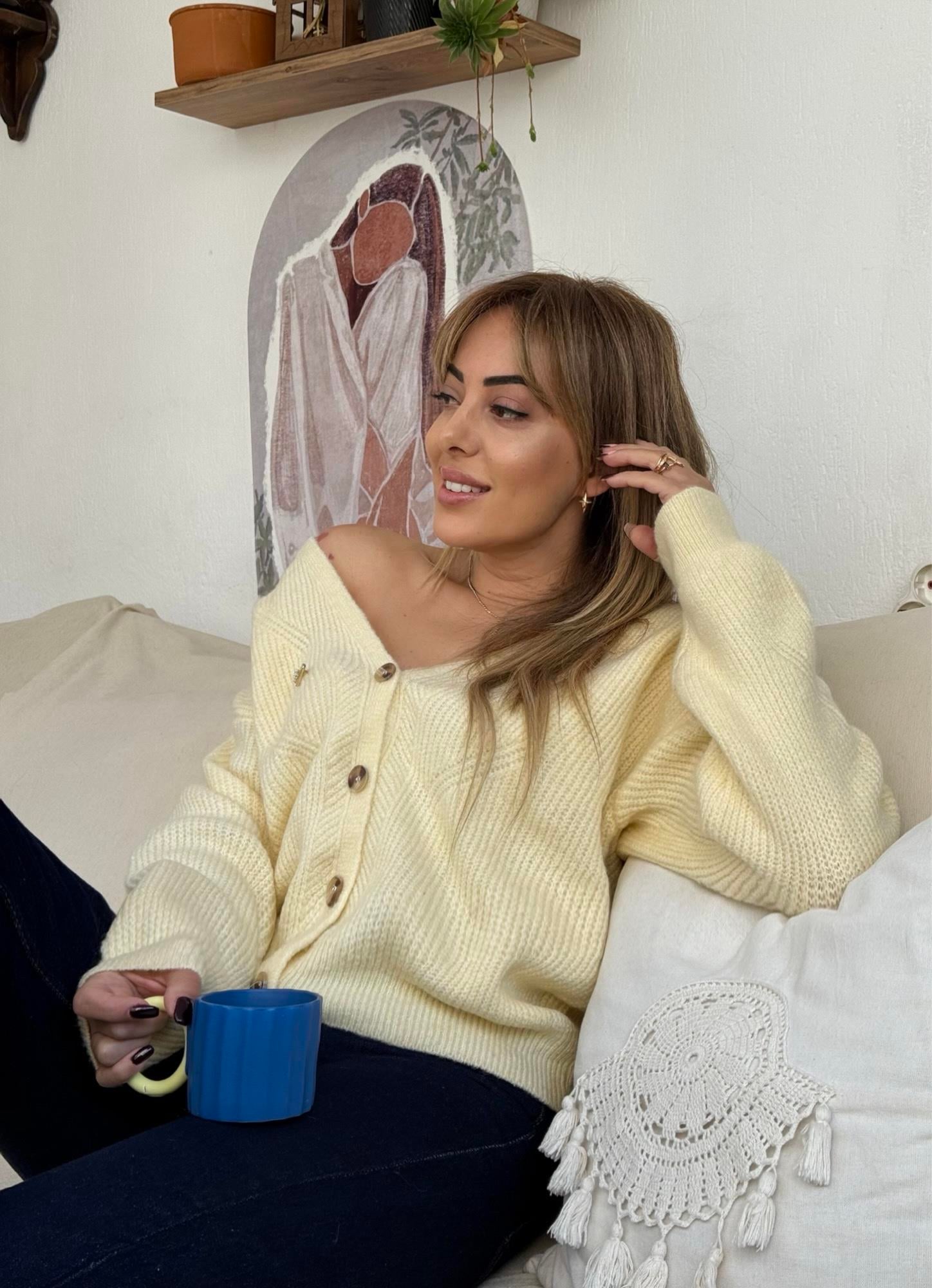 Saç Örgülü Soft Sarı HırkaYeni Gelenler ModaySaç Örgülü Soft Sarı Hırka