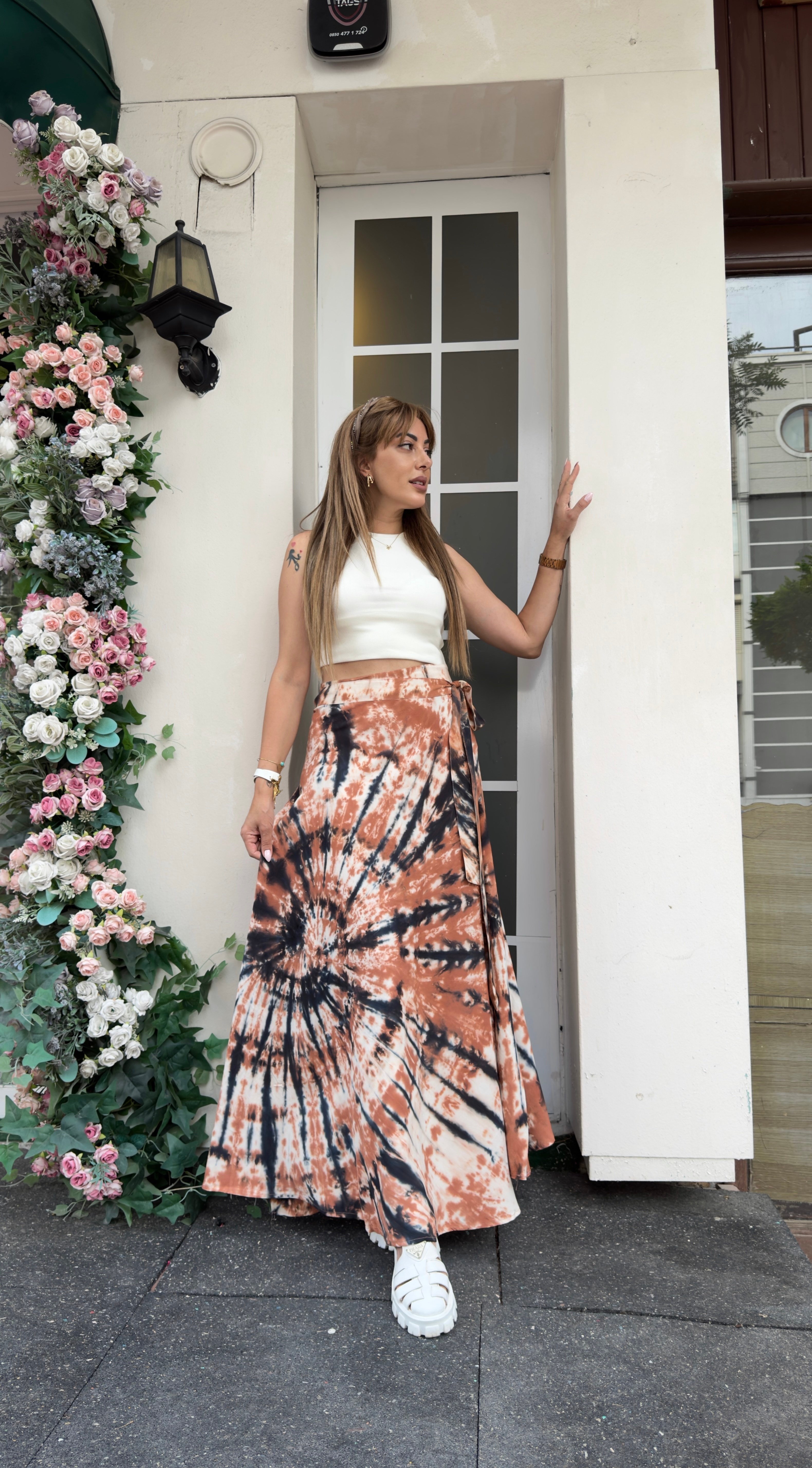 Sahara Batik Desenli Bağlama Detaylı Acı Kahve Maxi EtekYeni Gelenler ModaySahara Batik Desenli Bağlama Detaylı Acı Kahve Maxi Etek