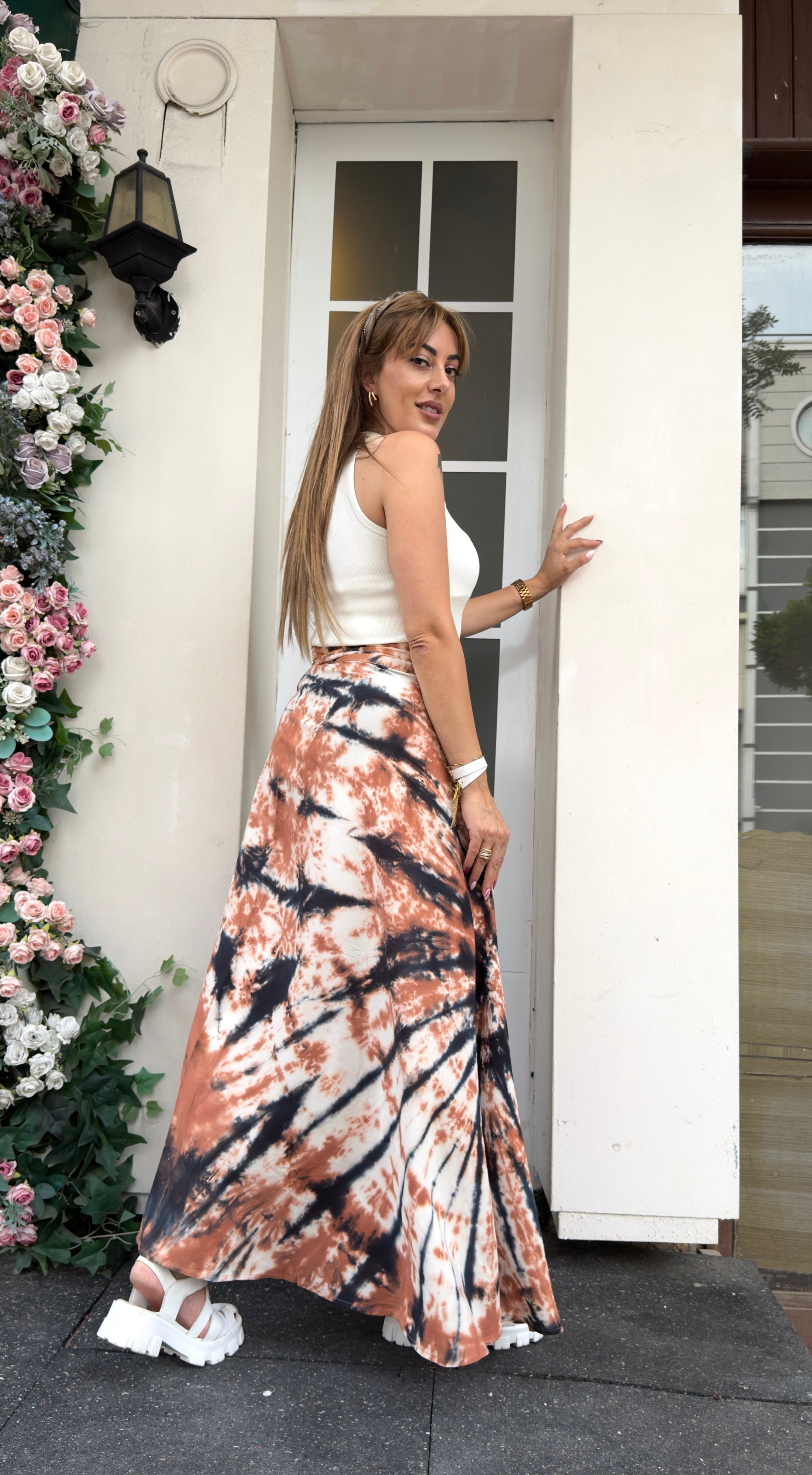 Sahara Batik Desenli Bağlama Detaylı Acı Kahve Maxi EtekYeni Gelenler ModaySahara Batik Desenli Bağlama Detaylı Acı Kahve Maxi Etek