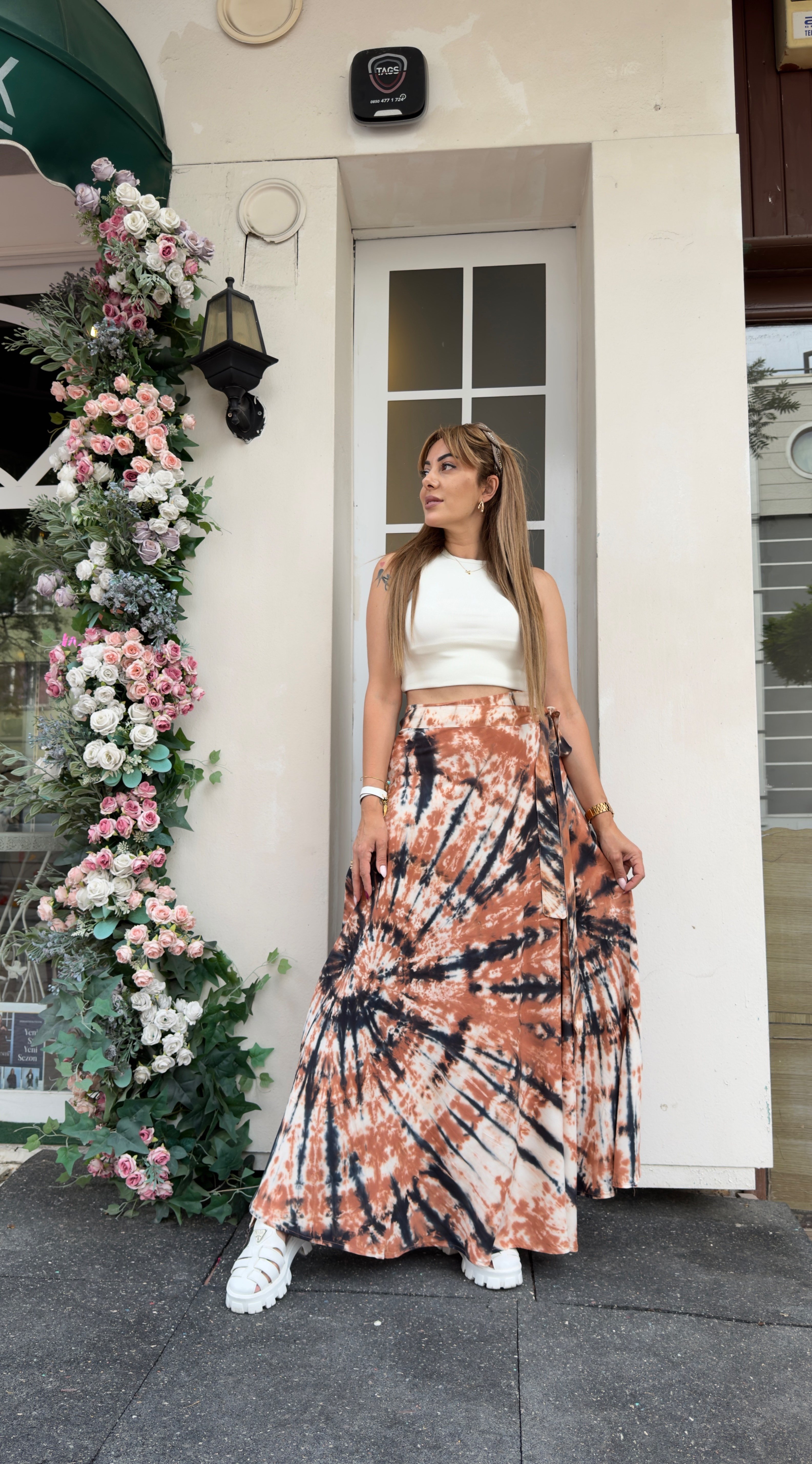 Sahara Batik Desenli Bağlama Detaylı Acı Kahve Maxi EtekYeni Gelenler ModaySahara Batik Desenli Bağlama Detaylı Acı Kahve Maxi Etek