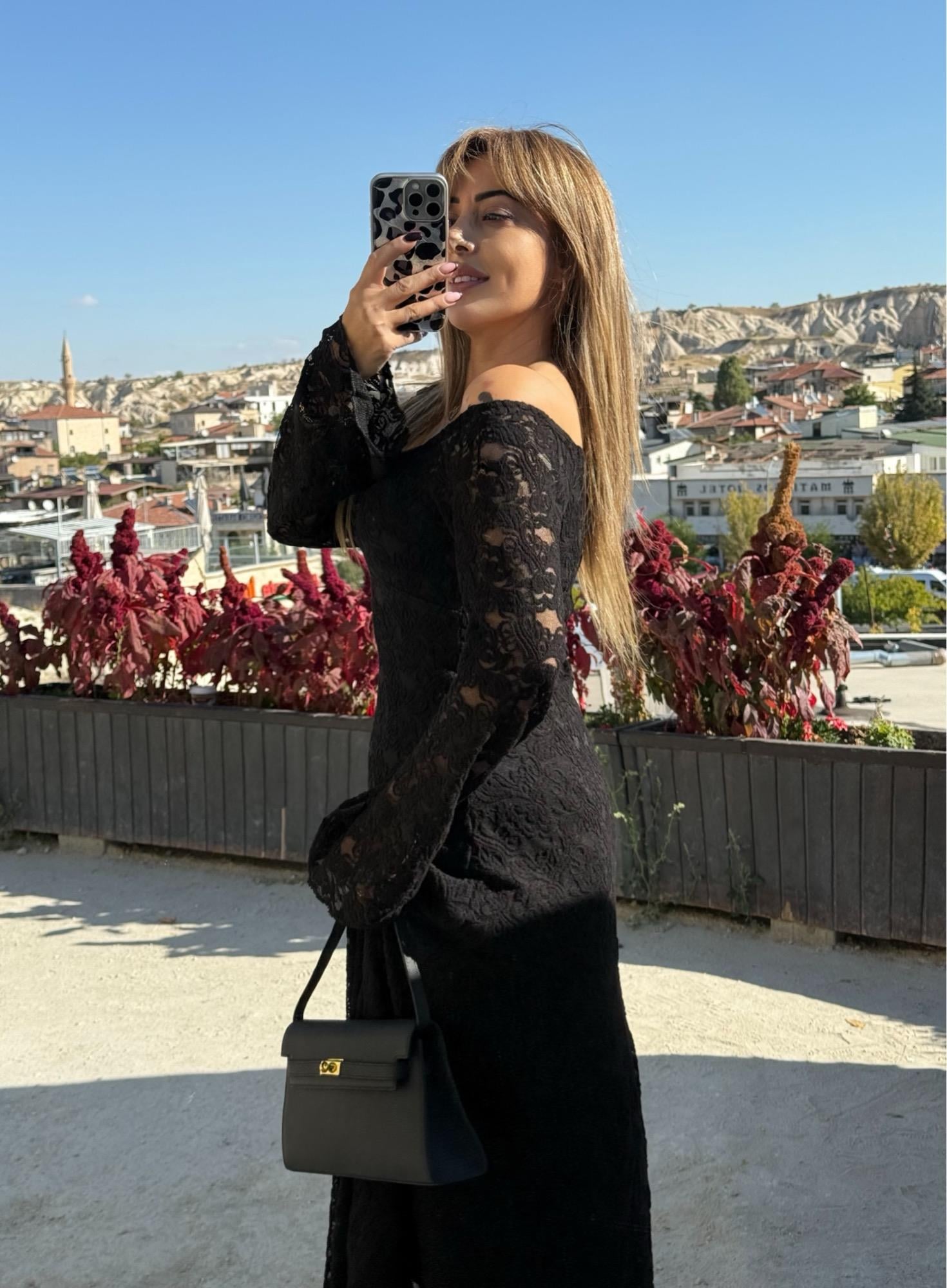 Zarif Dantel Uzun Siyah ElbiseYeni Gelenler ModayZarif Dantel Uzun Siyah Elbise