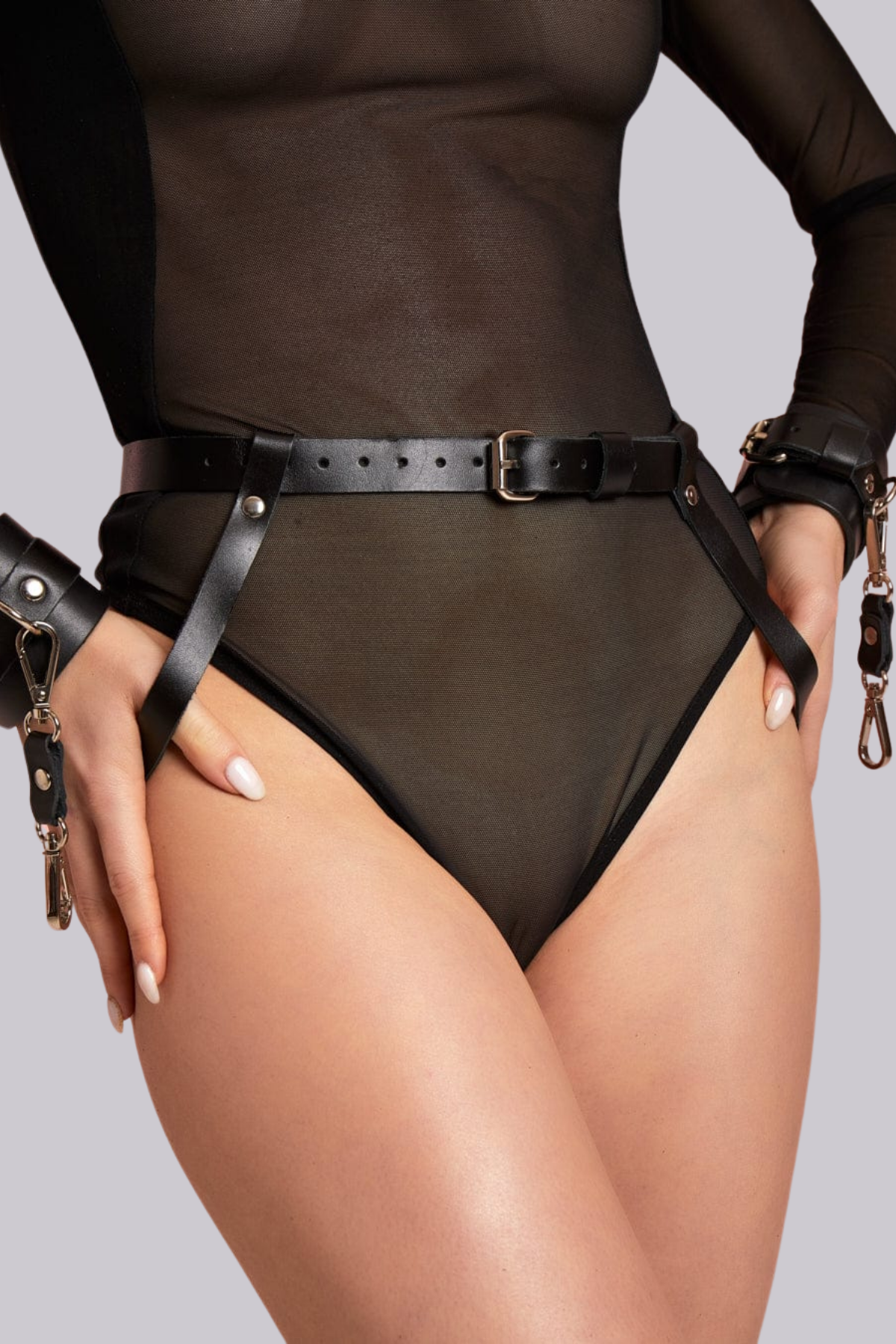 Arkadan ve Önden Bağlanabilir Siyah Deri Bilekli Fantezi Sexi Model 800728S