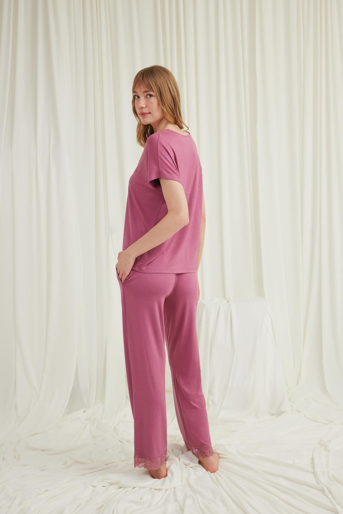 Kısa Kollu V Yakalı Dantelli Pijama Takımı