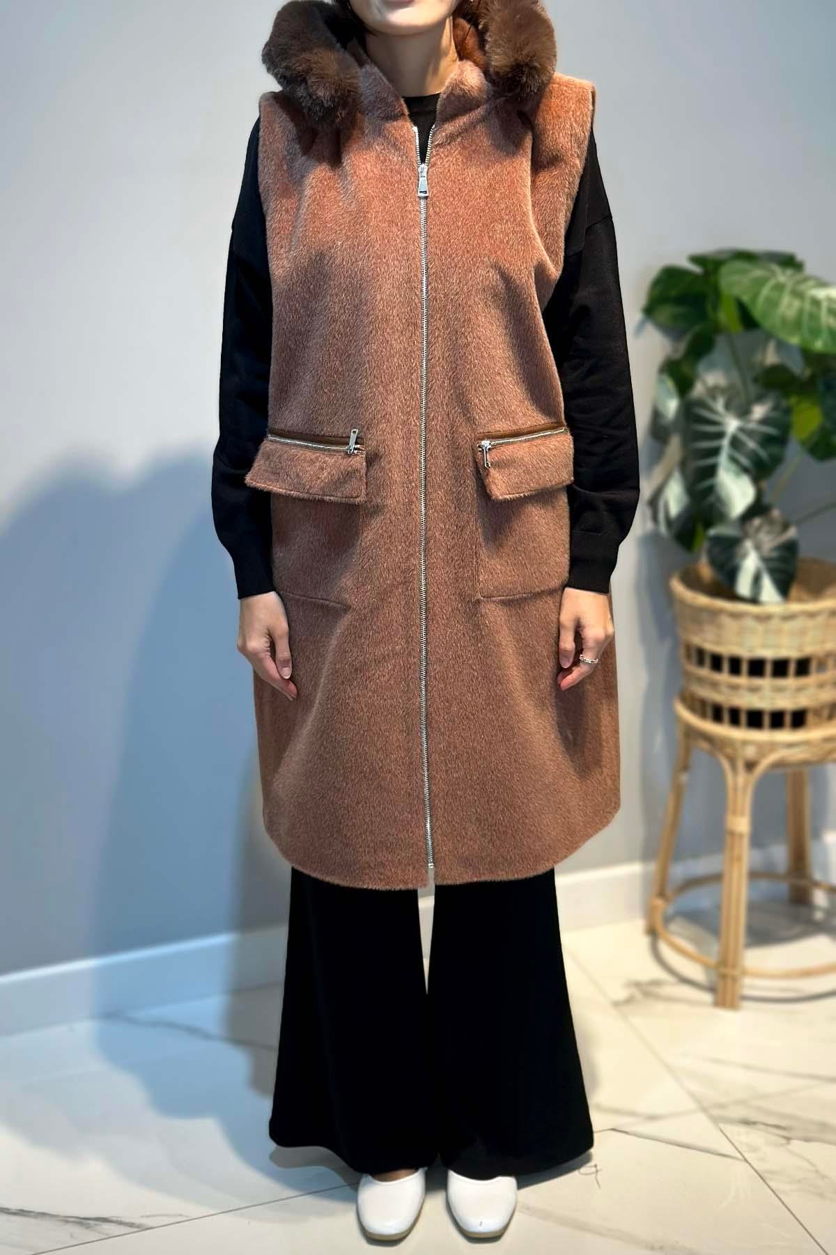 Büyük Beden Kürk Detay Kapüşonlu Yelek 2595 Camel