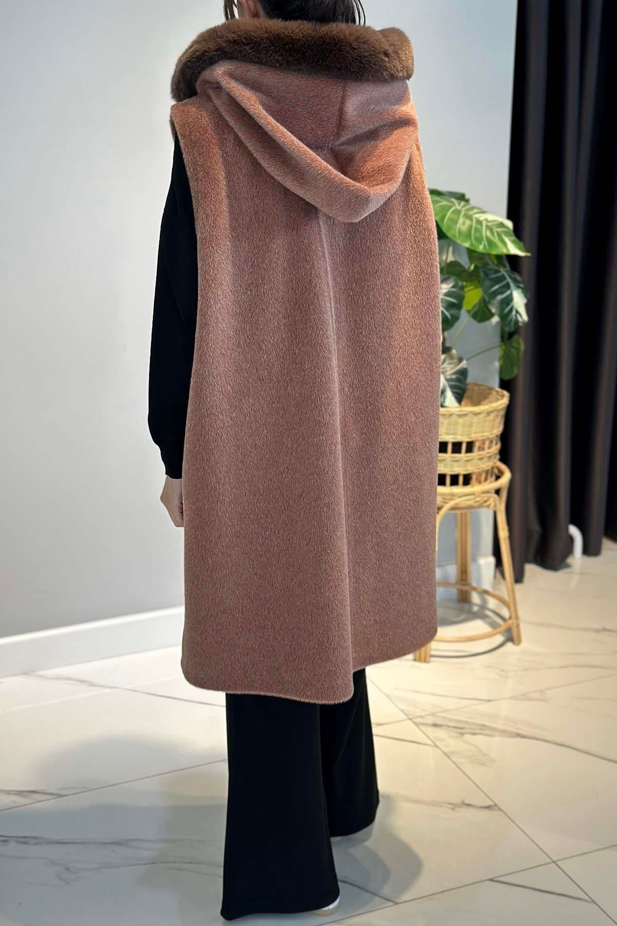 Büyük Beden Kürk Detay Kapüşonlu Yelek 2595 Camel