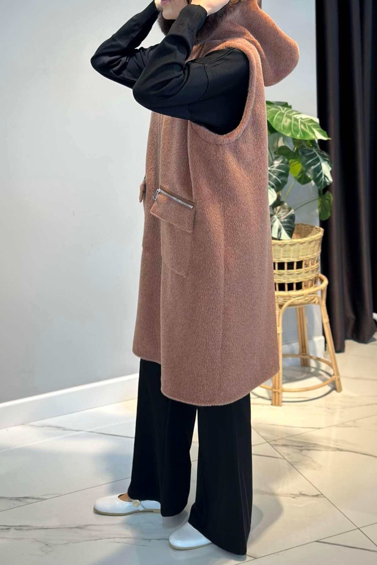 Büyük Beden Kürk Detay Kapüşonlu Yelek 2595 Camel