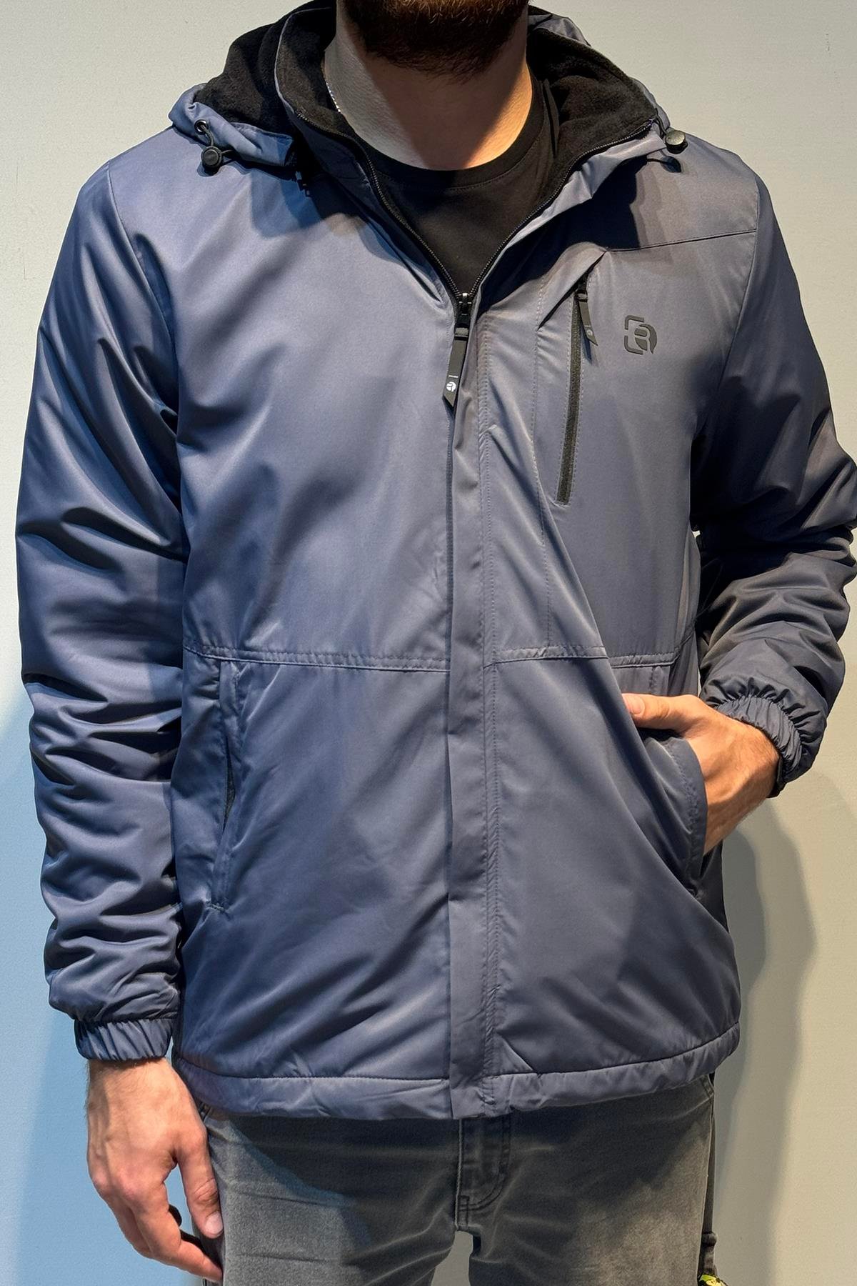 Erkek Kapüşonlu Cep Detaylı İçi Polar Kışlık Mont 2571 Füme