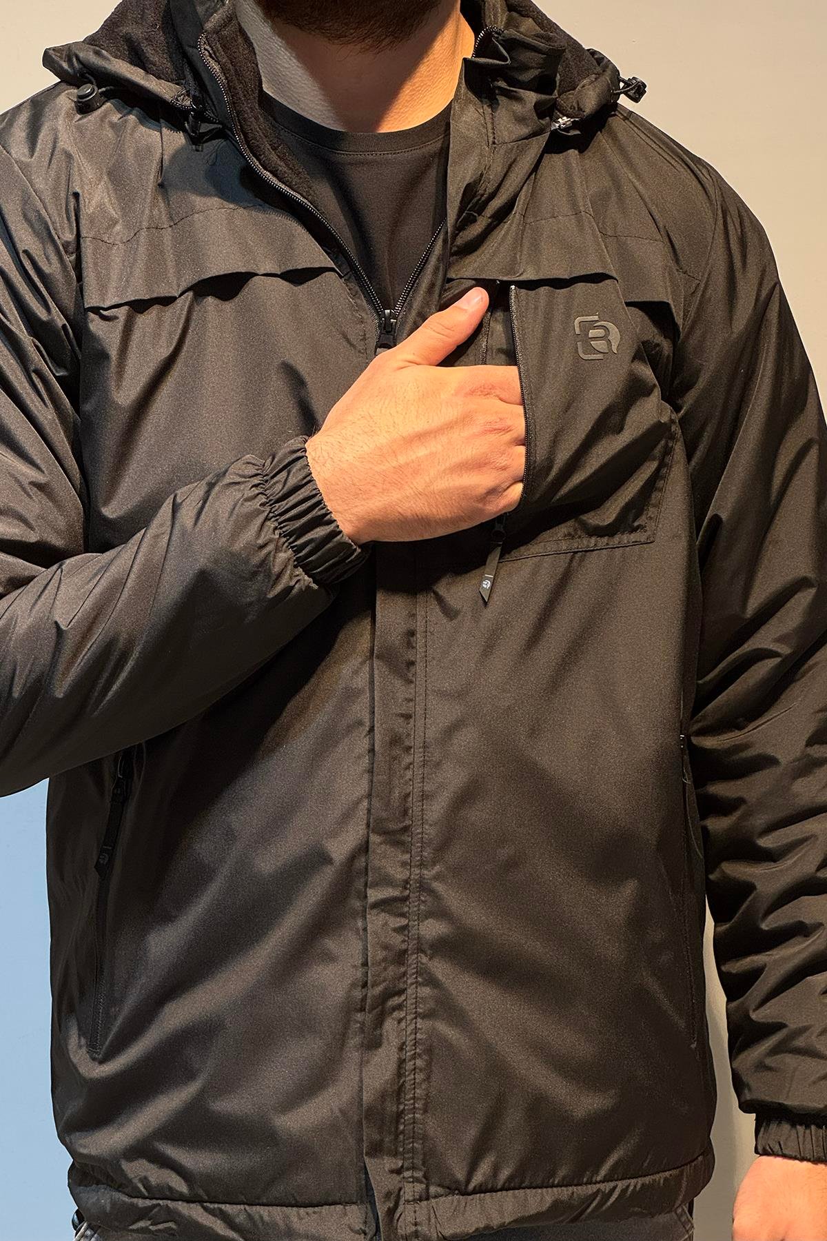 Erkek Kapüşonlu Cep Detaylı İçi Polar Kışlık Mont 2540 Siyah