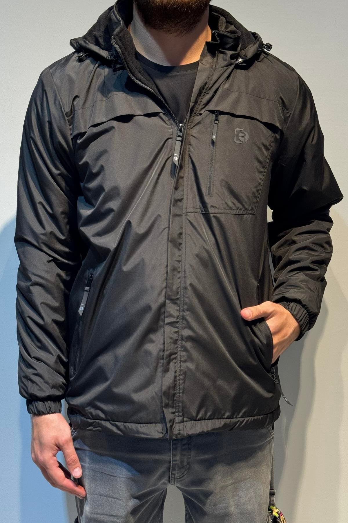 Erkek Kapüşonlu Cep Detaylı İçi Polar Kışlık Mont 2540 Siyah