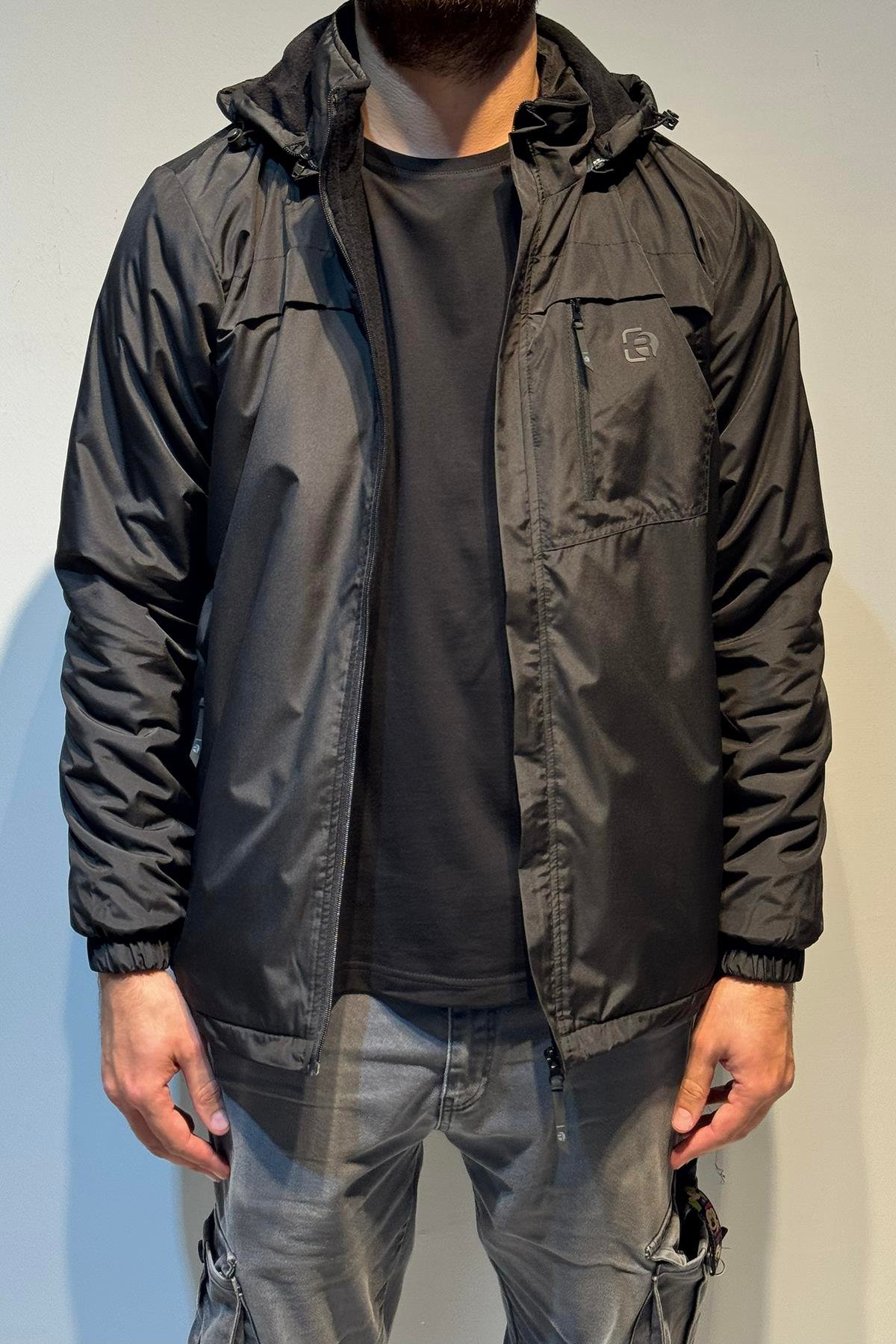 Erkek Kapüşonlu Cep Detaylı İçi Polar Kışlık Mont 2540 Siyah