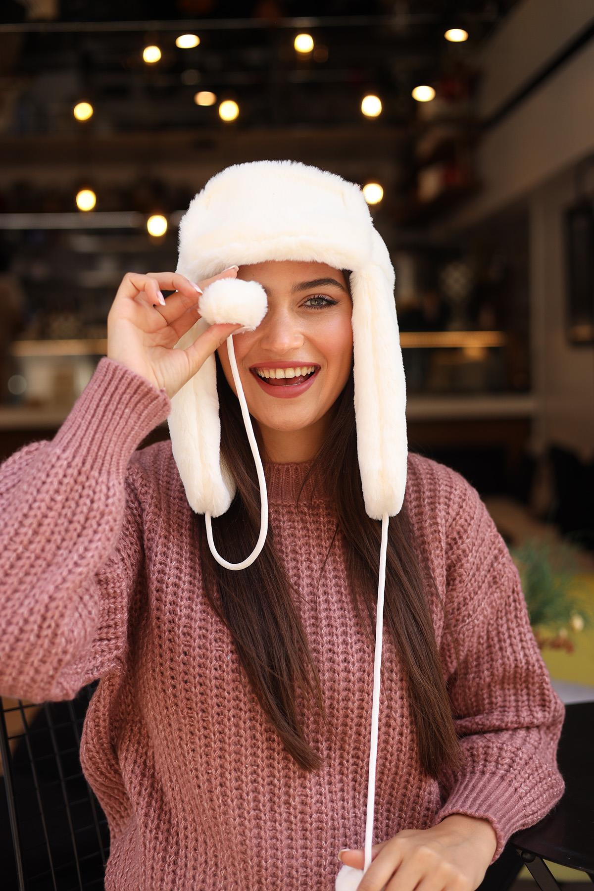 Kadın Kürklü Kulaklıklı Peluş Şapka RKŞ-04 Ekru