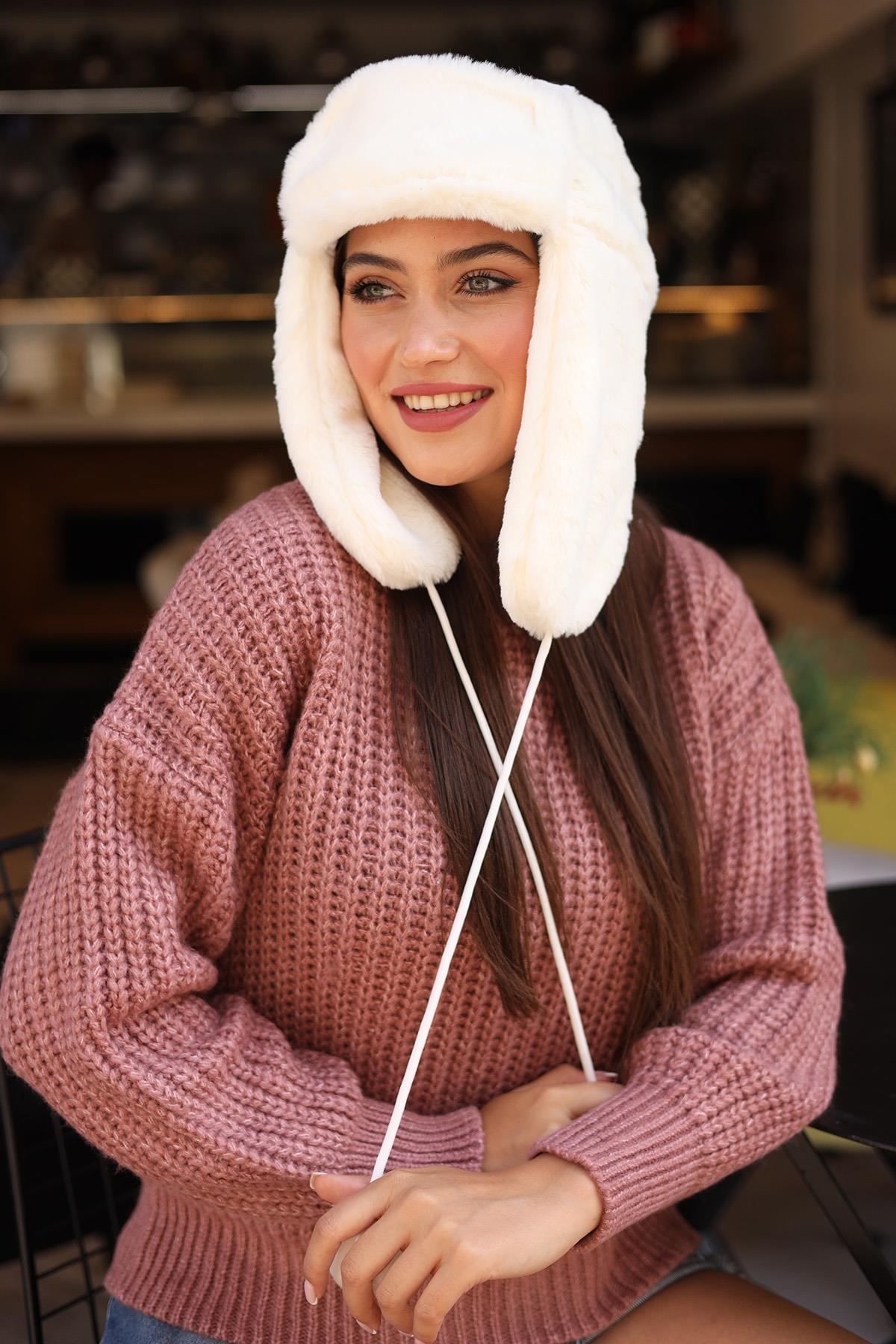 Kadın Kürklü Kulaklıklı Peluş Şapka RKŞ-04 Ekru