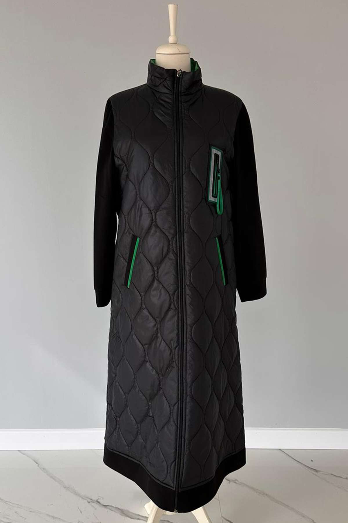 Kapitone Detaylı Siyah Renk Kaban 17736