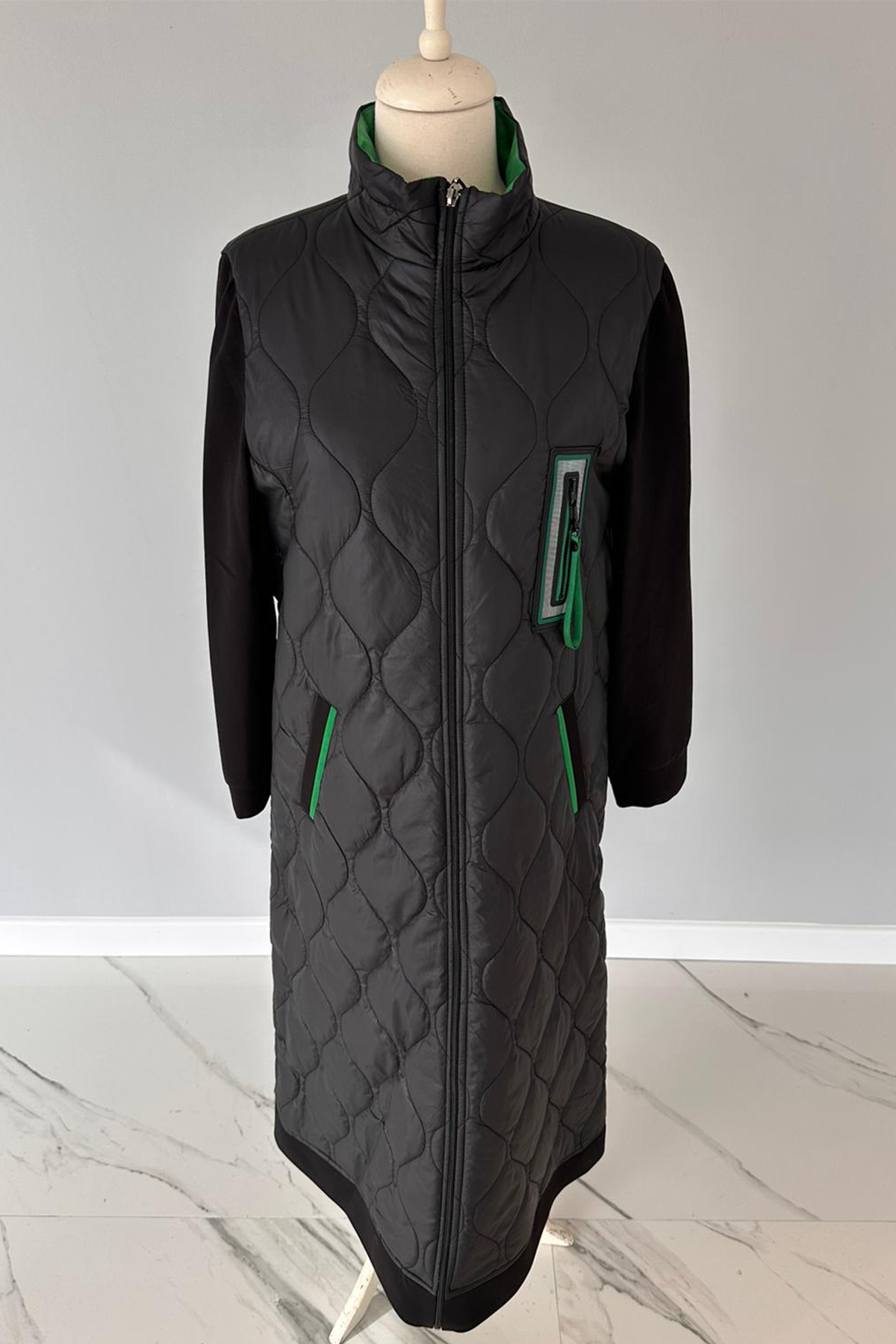 Kapitone Detaylı Siyah Renk Kaban 17736