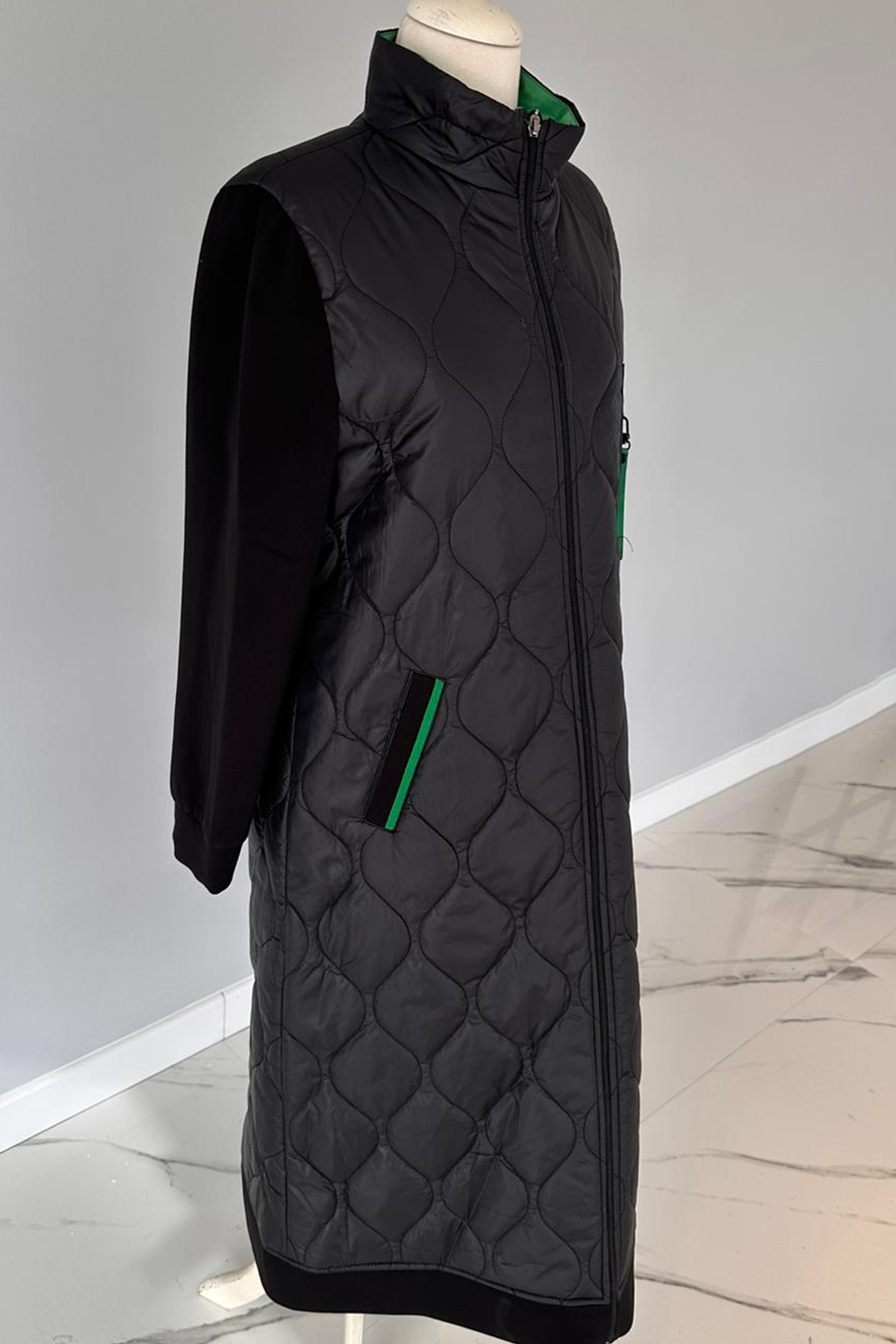 Kapitone Detaylı Siyah Renk Kaban 17736