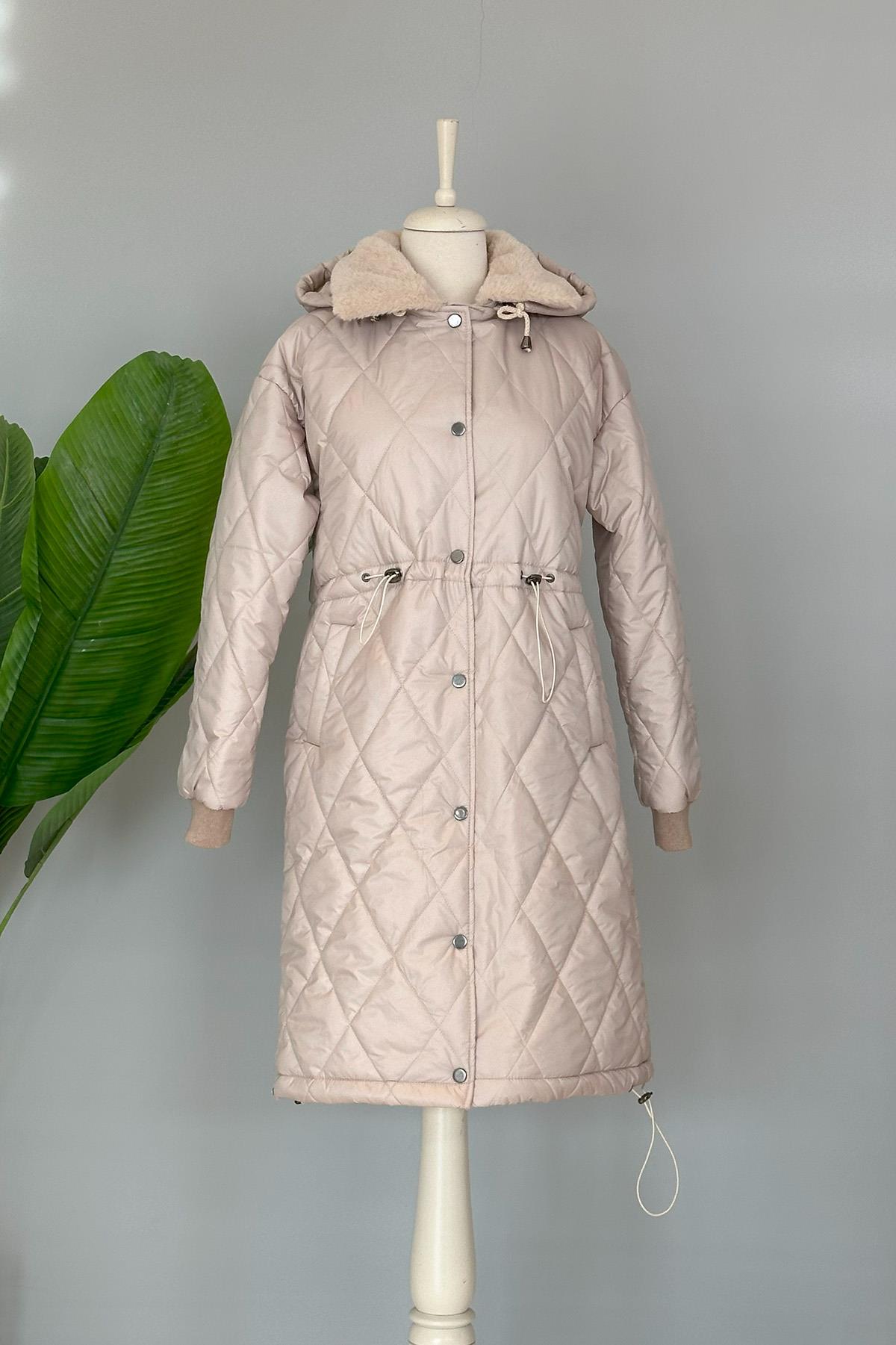 Kapüşonlu Kürk Detaylı Şişme Mont 10387 Bej