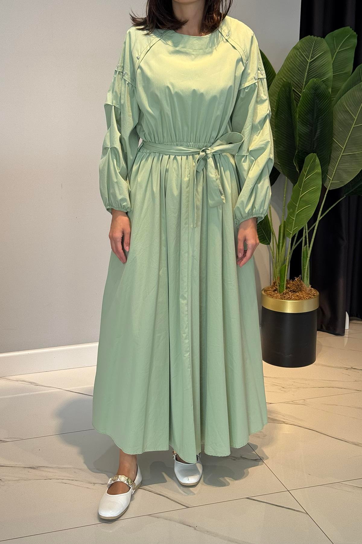 Kolları Katlama Büzgü Aksesuar Detaylı Belden Lastikli Paper Touch Elbise 5747 Elma Yeşili