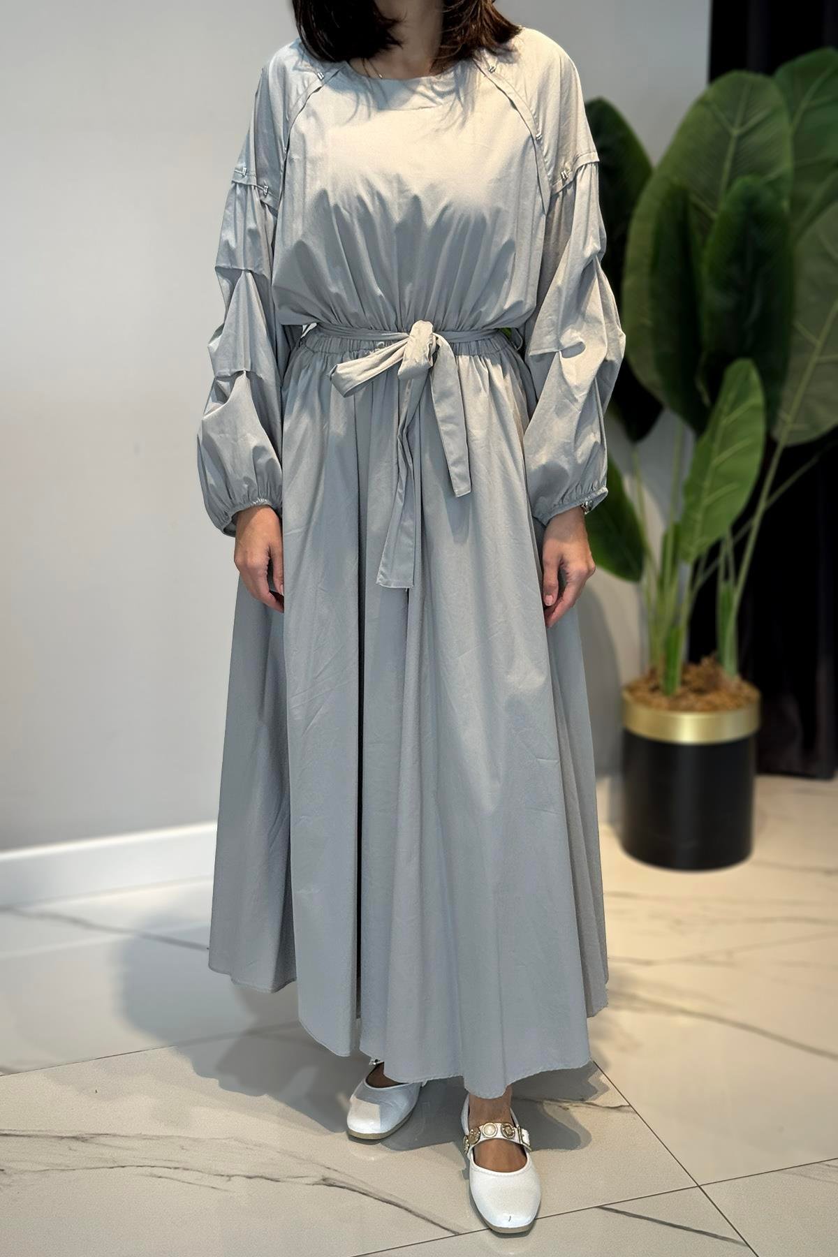 Kolları Katlama Büzgü Aksesuar Detaylı Belden Lastikli Paper Touch Elbise 5747 Gri