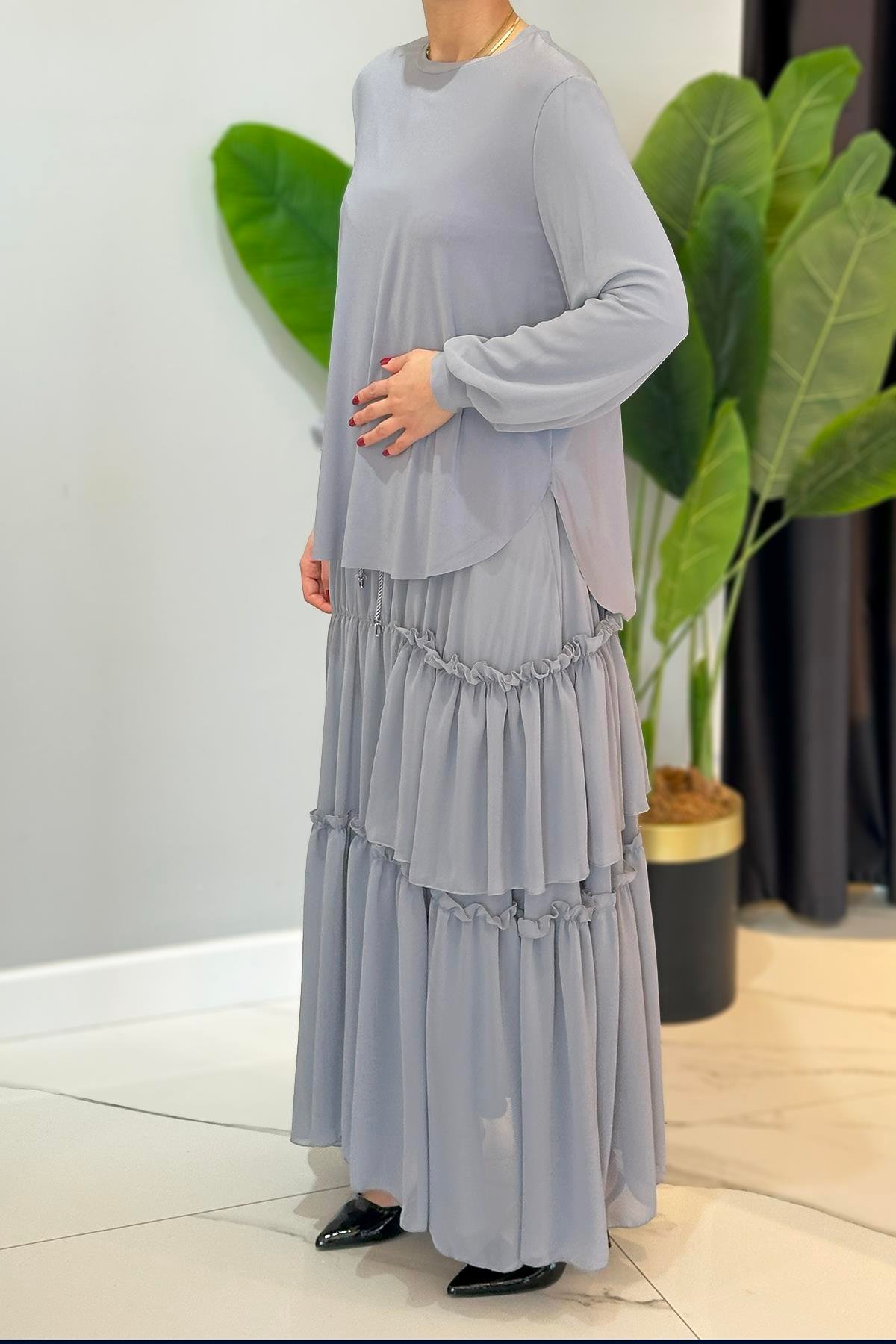 Kolu Şifon Eteği Fırfırlı ve Kraşlı Sandy Takım 5999 Gri