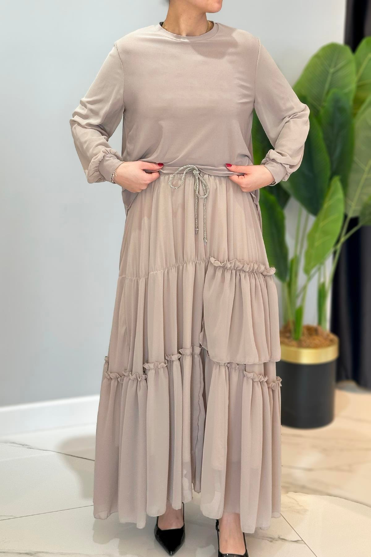 Kolu Şifon Eteği Fırfırlı ve Kraşlı Sandy Takım 5999 Bej