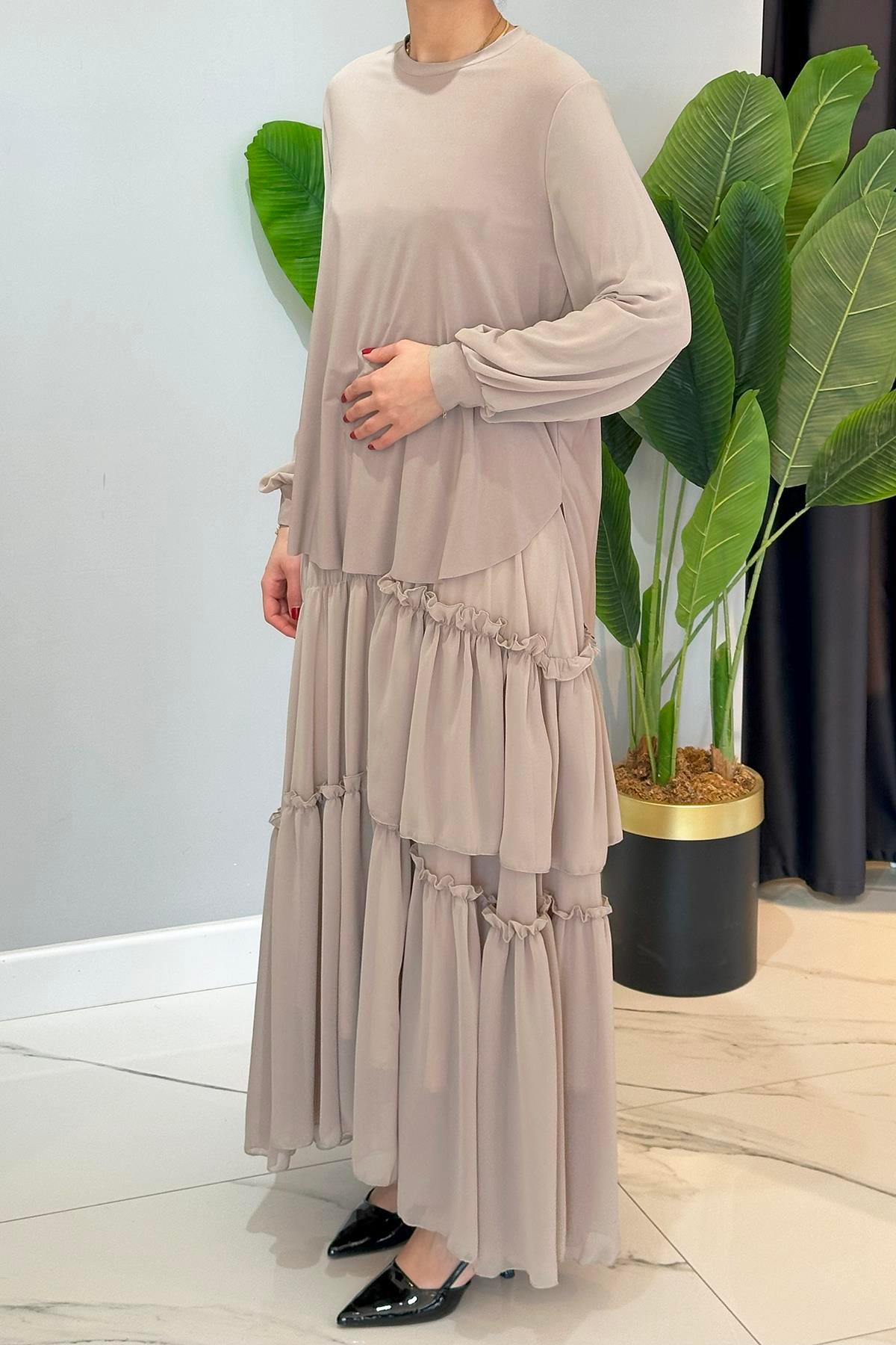 Kolu Şifon Eteği Fırfırlı ve Kraşlı Sandy Takım 5999 Bej