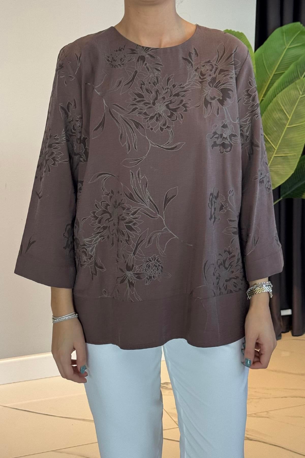 Kolye Detaylı Desenli Bluz 31532 Kahve