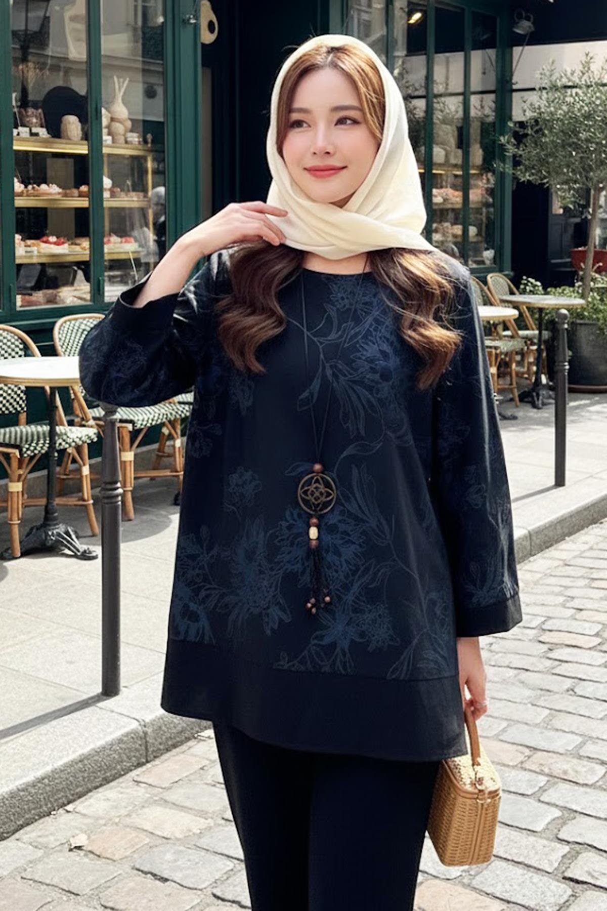 Kolye Detaylı Desenli Bluz 31532 Lacivert