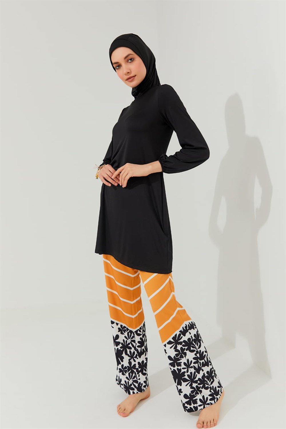 Mayovera Siyah Çiçekli Tasarım Mayo