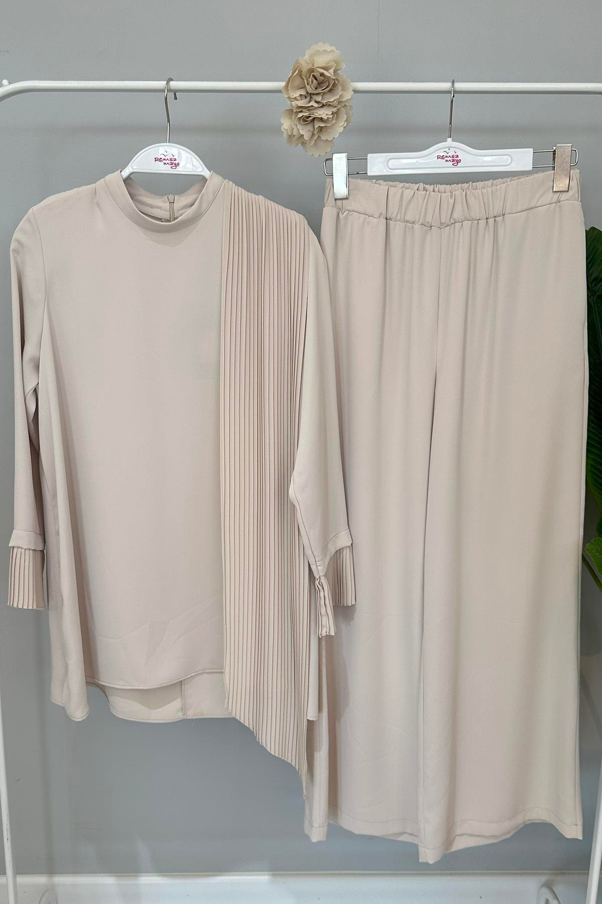 Nuss Broş Detaylı Pantolonlu Takım 1013 Bej