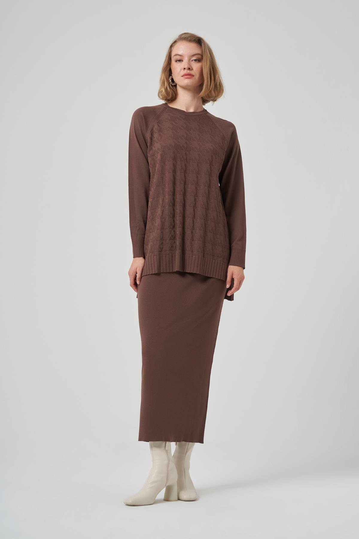 Nuss Kazayağı Desen Merserize Kalem Etekli Triko Takım 1350 Kahverengi