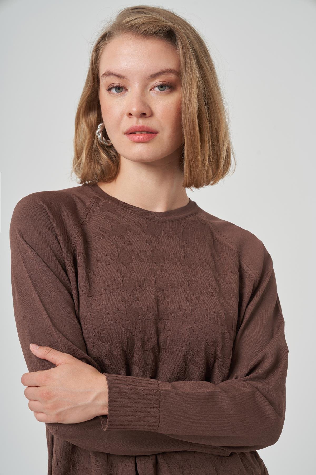 Nuss Kazayağı Desen Merserize Kalem Etekli Triko Takım 1350 Kahverengi