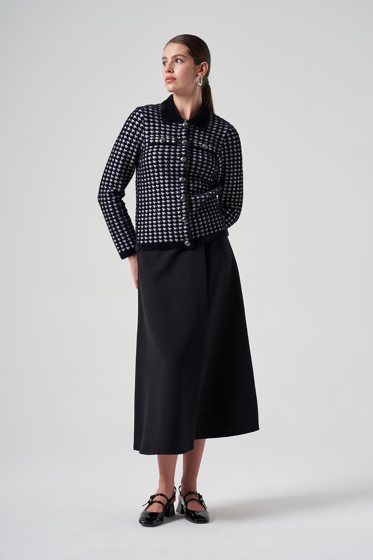 Nuss Triko Düğme Detay Kısa Hırka 7007 Siyah