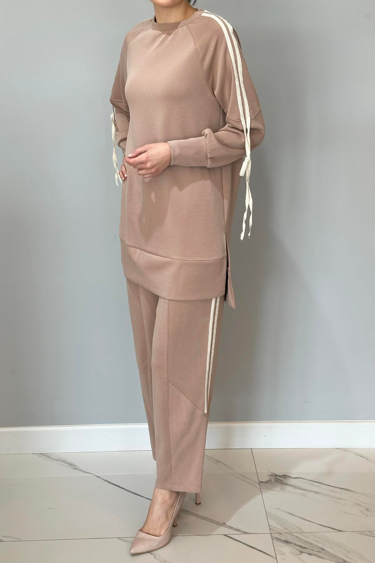 Şerit Detaylı Modal Takım 20606 Vizon