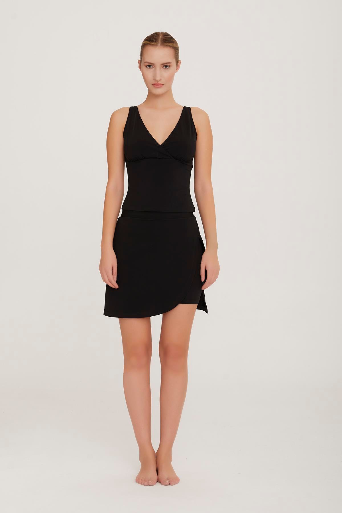 Sıfır Kol Şort Etekli Yarı Kapalı Mayo Noory 3609 Siyah Remsa Mayo