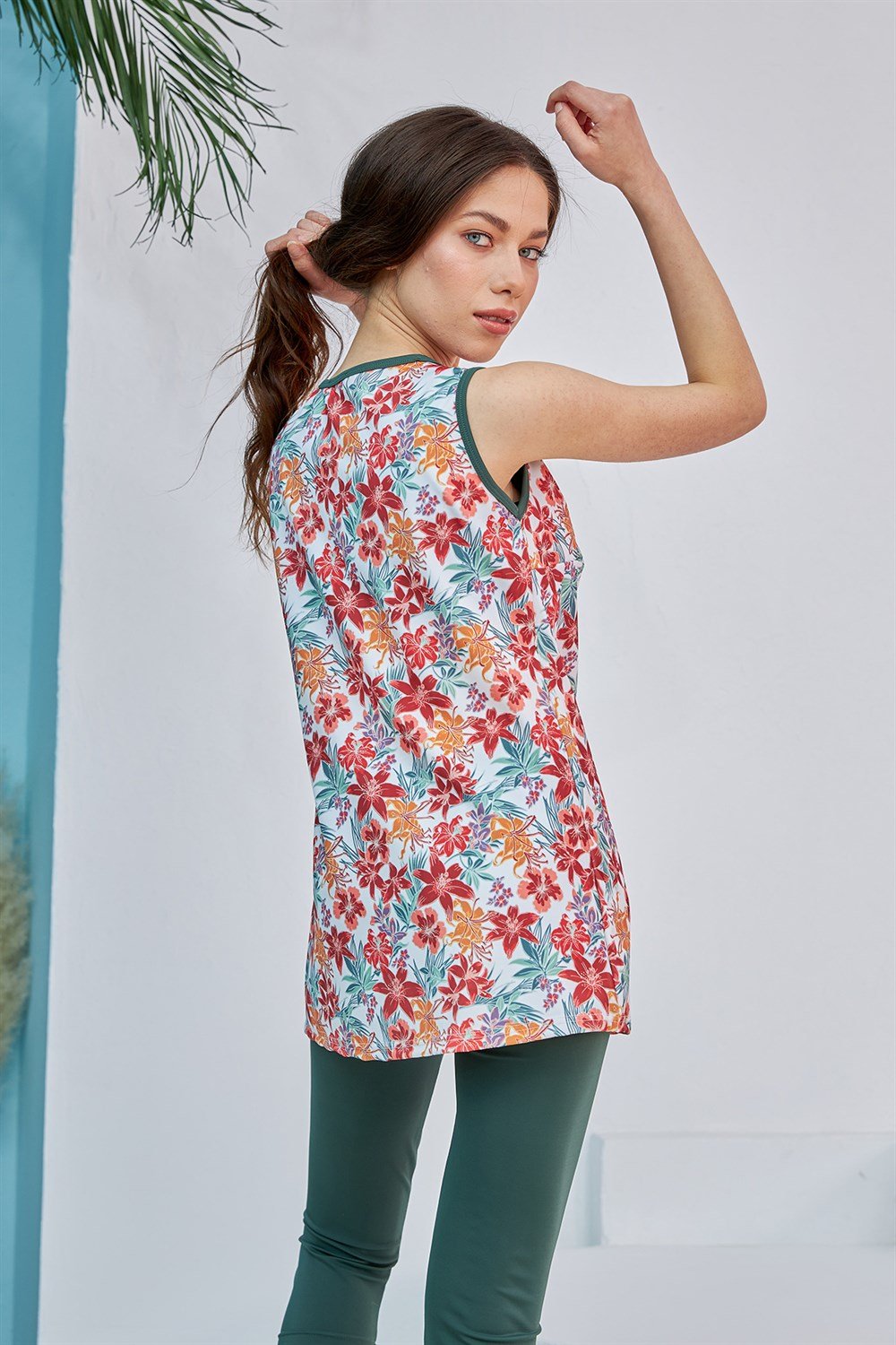 Sıfır Kol Yarı Kapalı Mayo 900-078