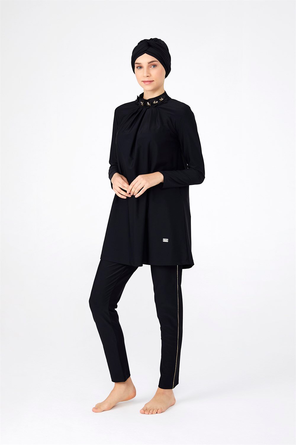 Tasarım Boynu Çiçekli Likralı Tam Kapalı Tesettür Mayo 4254 Siyah