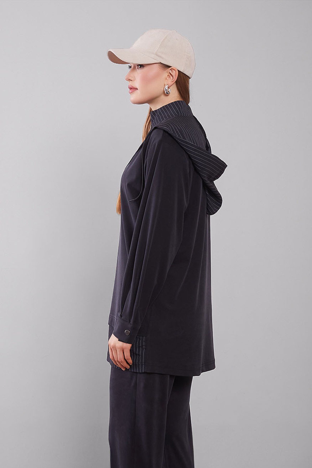 Yaka Kısmı Çizgi ve Fermuar Detay Tunik 270896 Siyah