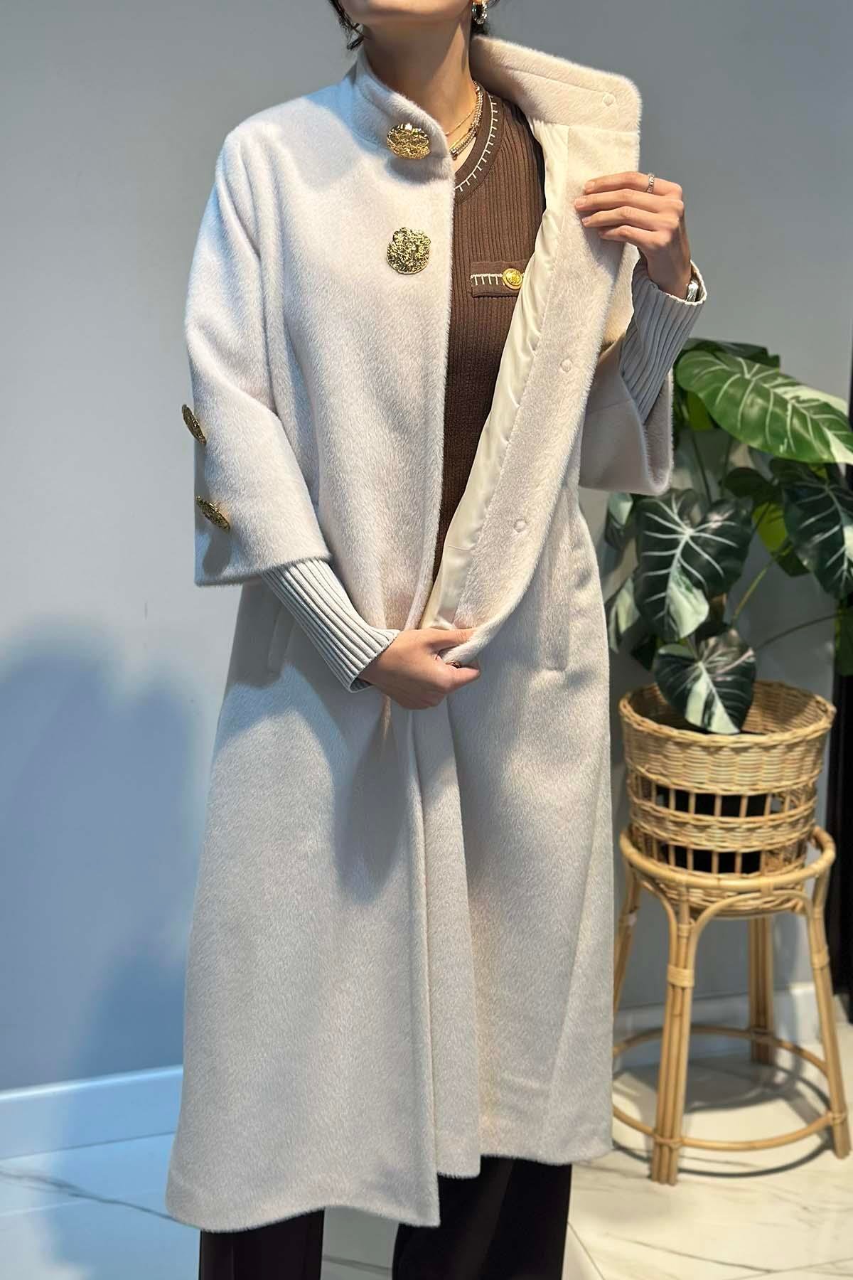 Yaka ve Kol Broş Detay Kaban 2586 Ekru