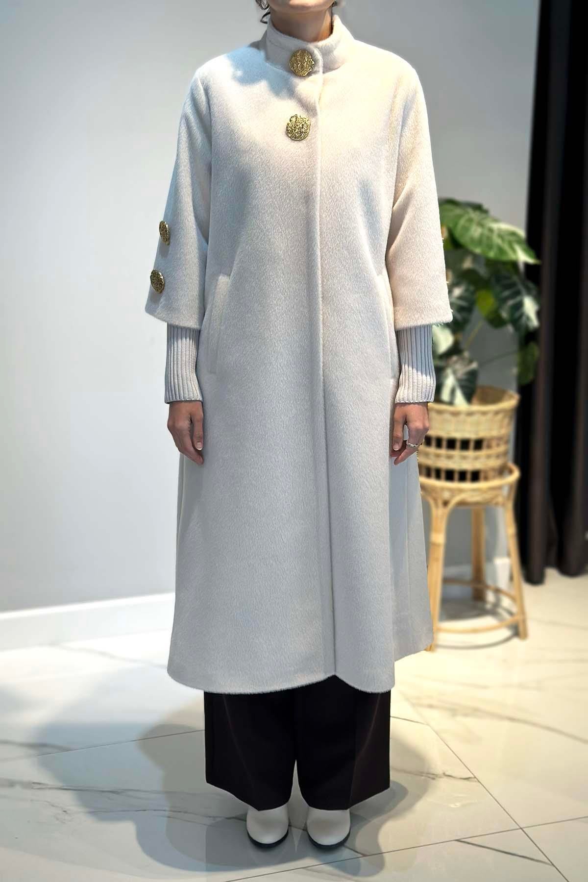 Yaka ve Kol Broş Detay Kaban 2586 Ekru