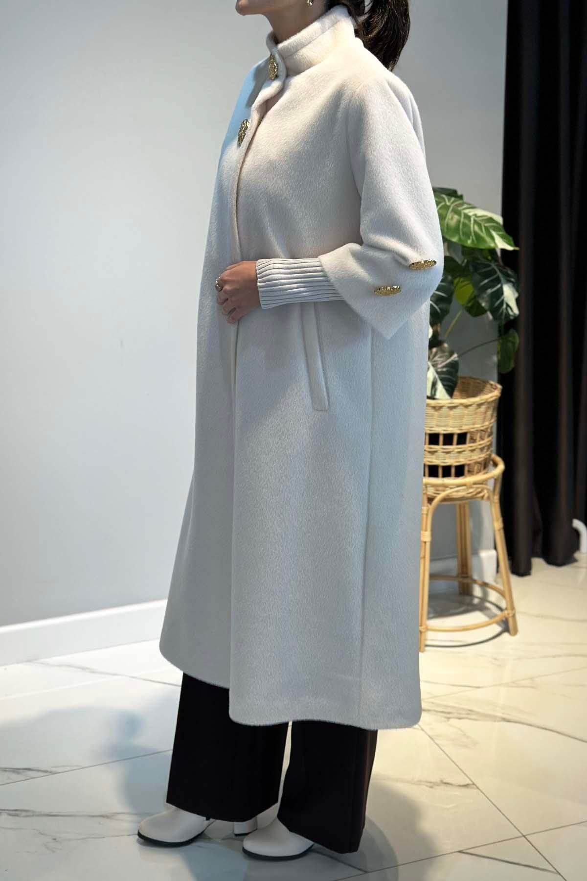 Yaka ve Kol Broş Detay Kaban 2586 Ekru