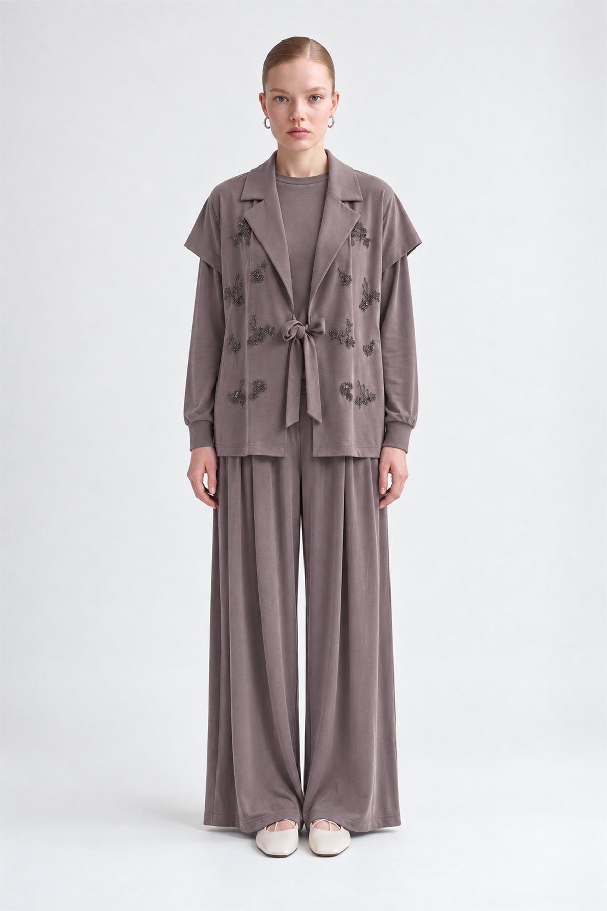 Yeleği İşlemeli ve Kuşaklı Pantolonlu Üçlü Takım 101077 Kahverengi