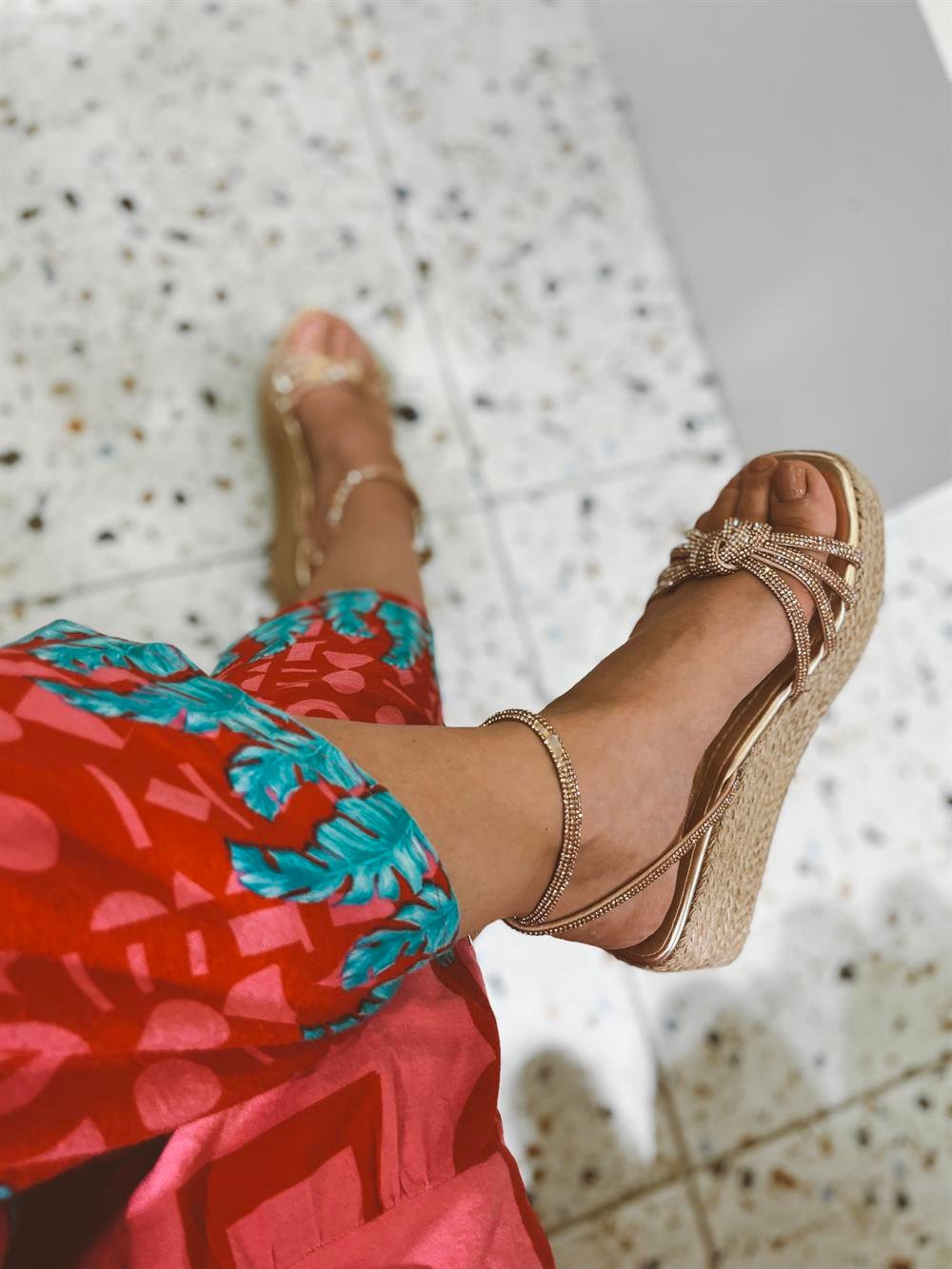 BRONZ HASIR DOLGU TOPUK SANDALET