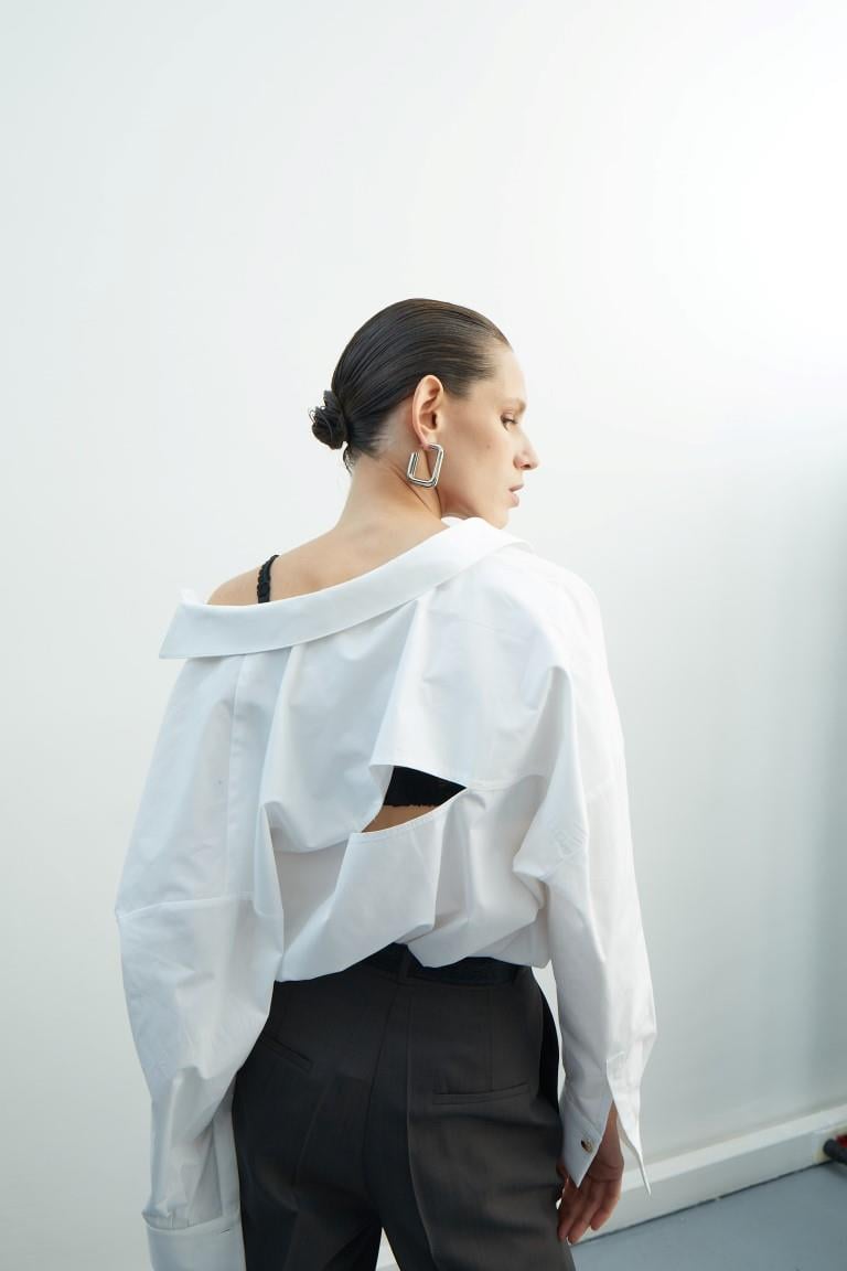 SORBE'Daily & UniformTHE BOYISH CUT-OUT SHIRT