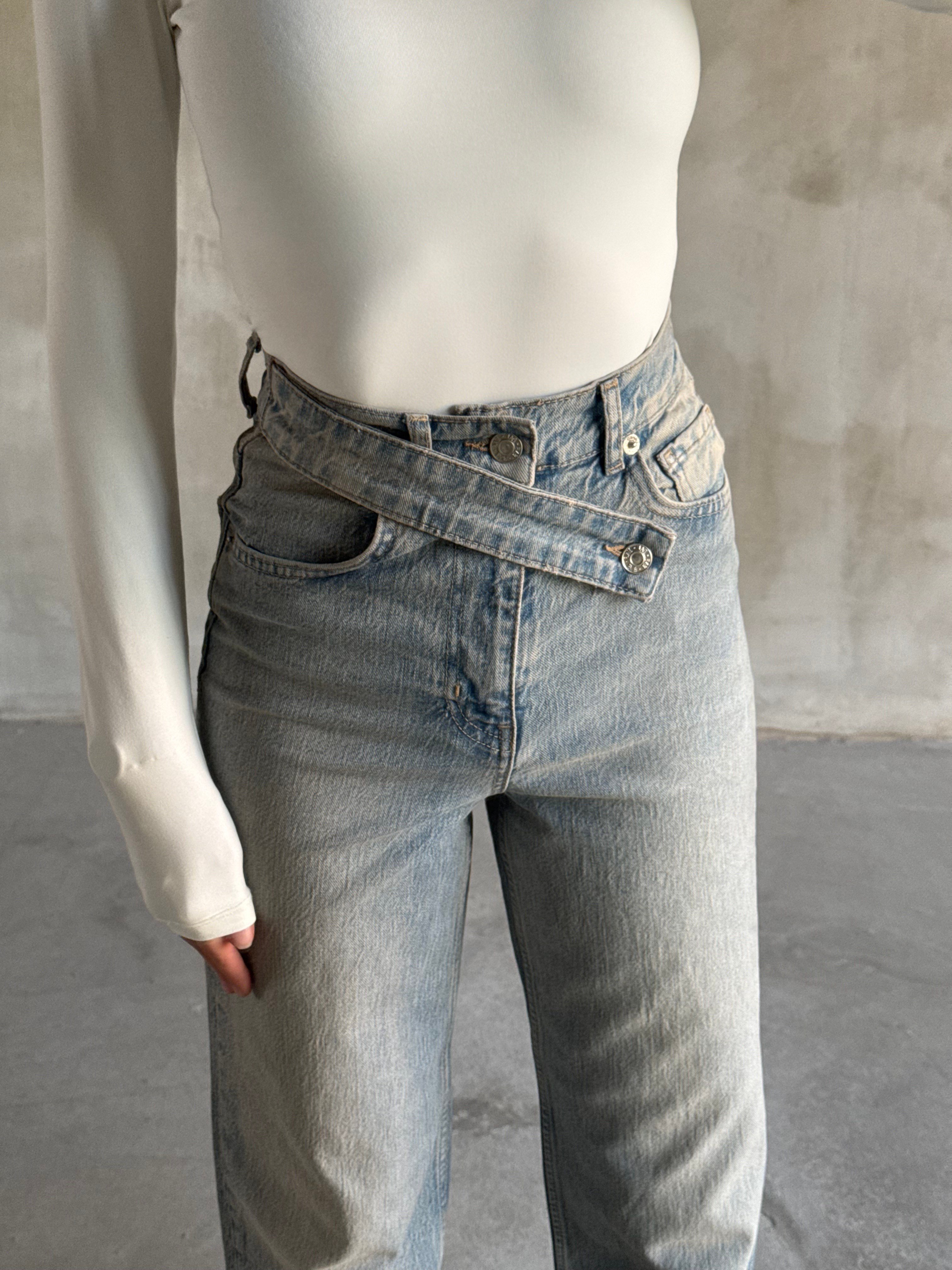 Asimetrik Düğmeli Yüksek Bel Straight Fit Jean - Tintli - Dominatrend