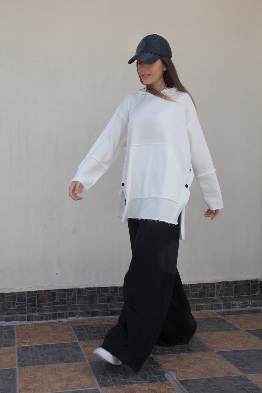 Düğme Detayl Uzun Salaş Sweatshirt - Beyaz - Dominatrend