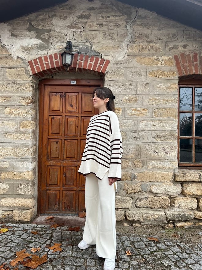 Ekru Oversize Kahve Çizgili Kazak - Dominatrend