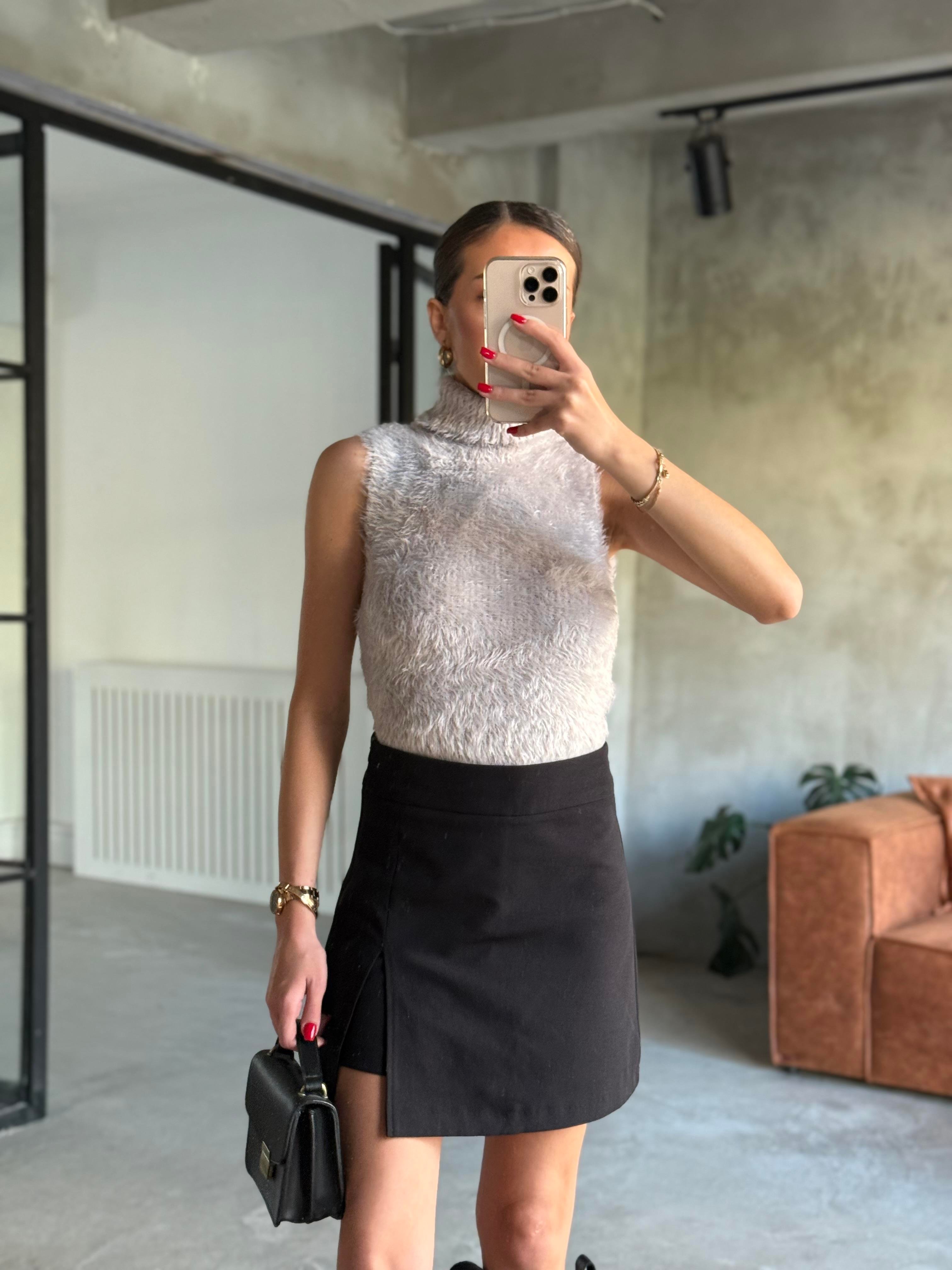 Gri Boğazlı Kolsuz Peluş Bluz - Dominatrend