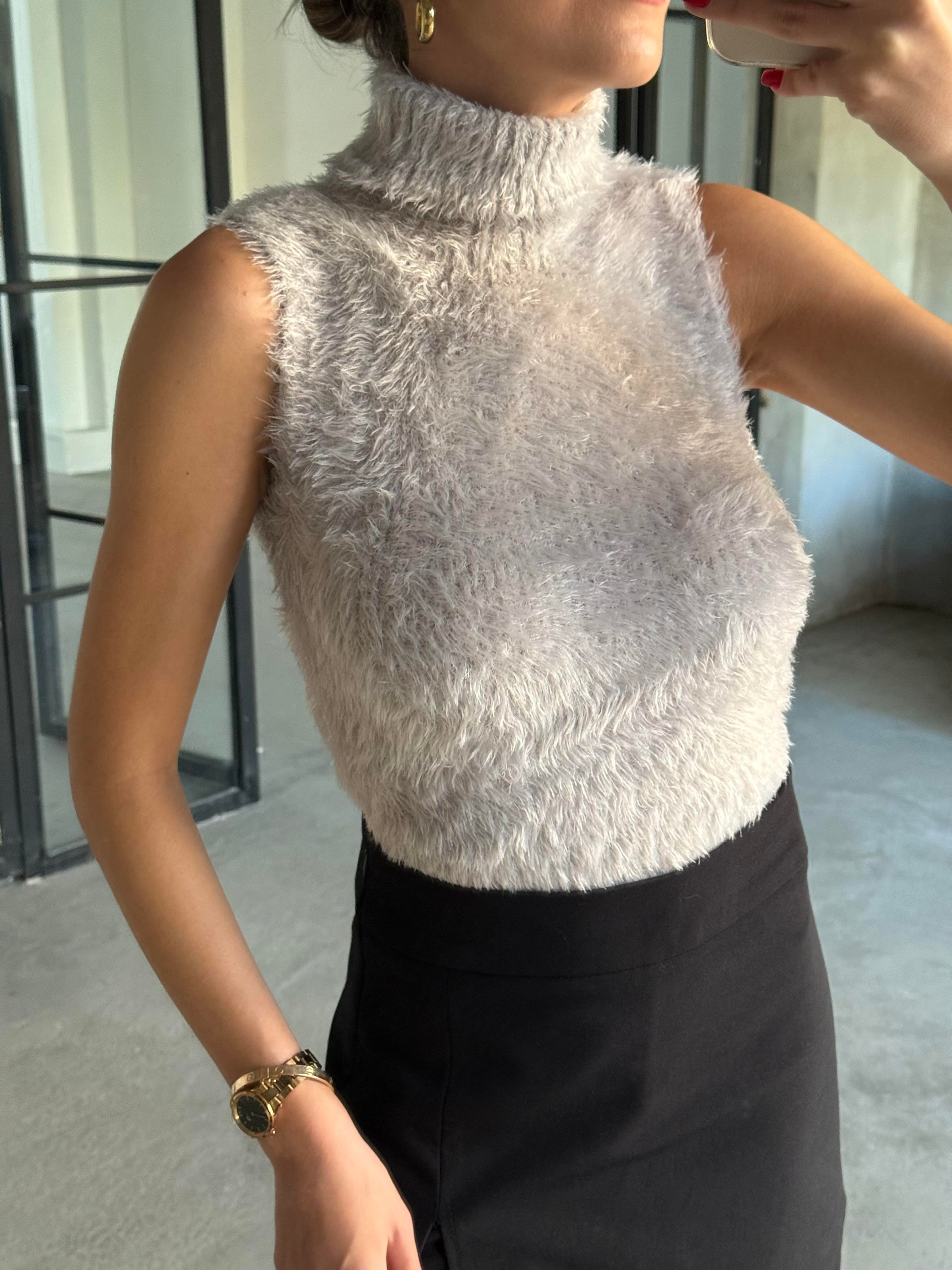 Gri Boğazlı Kolsuz Peluş Bluz - Dominatrend