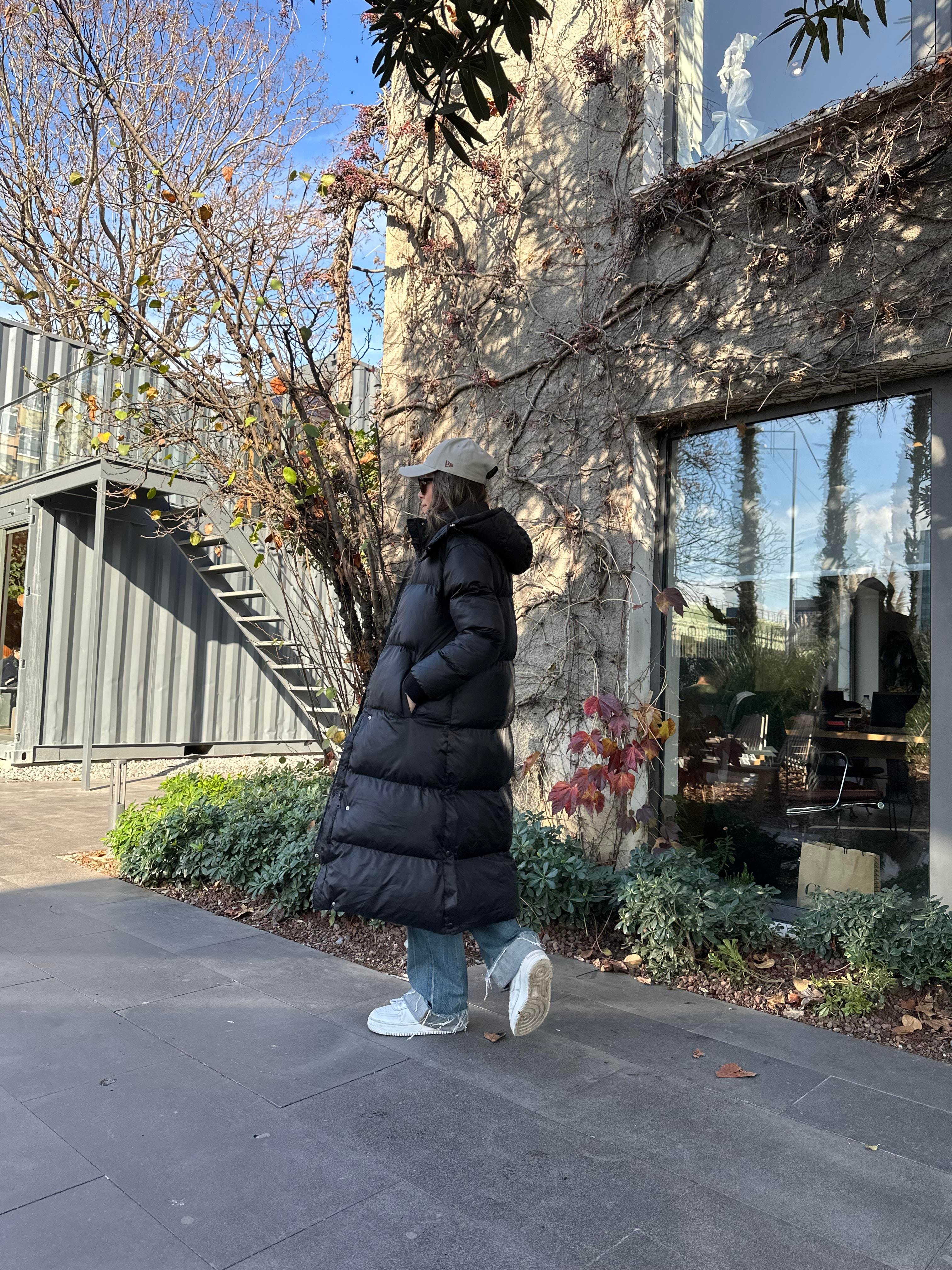 Maxi Uzun Çıtçıtlı Şişme Mont - Siyah - Dominatrend
