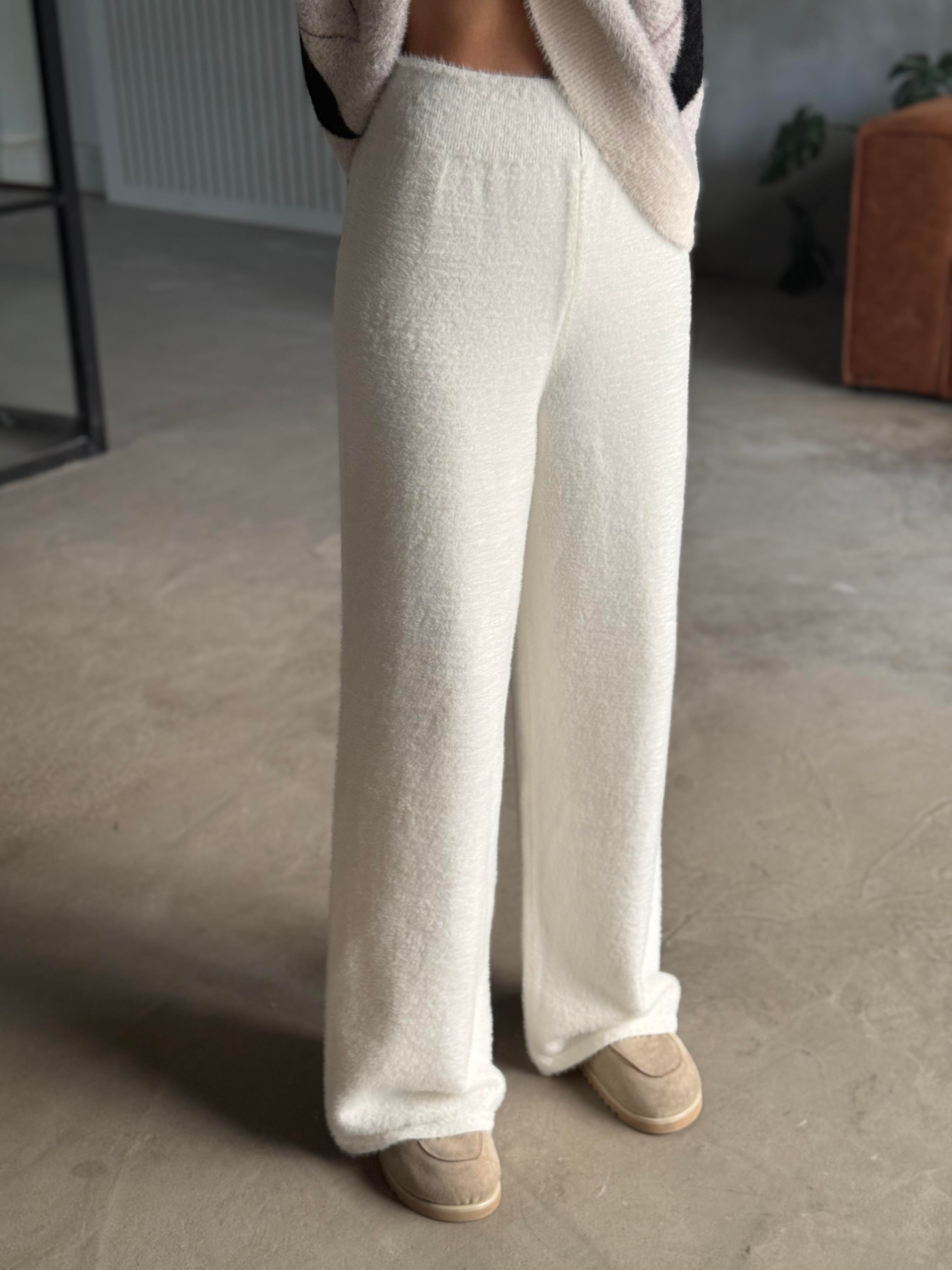 Peluş Dokulu Ekru Pantolon - Dominatrend